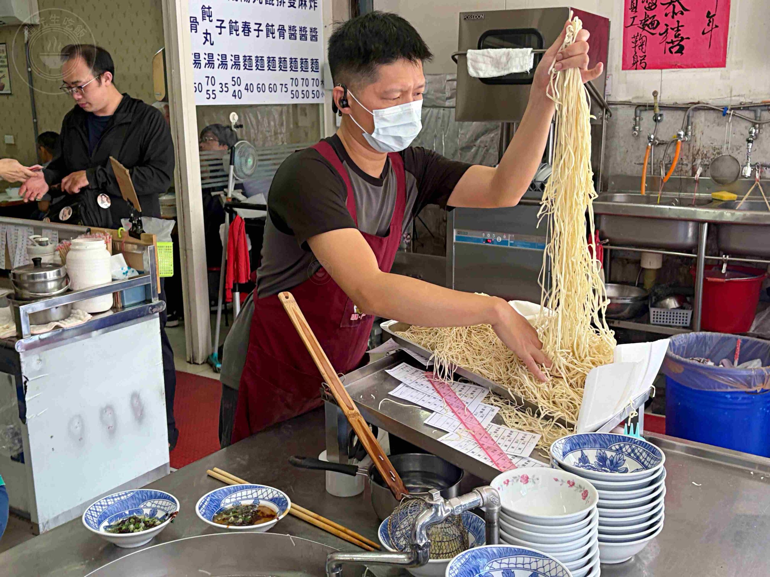 【三重美食】陳記蔥油餅，現桿現煎，一份20元，酥脆不油膩好吃蔥油餅推薦(菜單) @趙先生吃飯