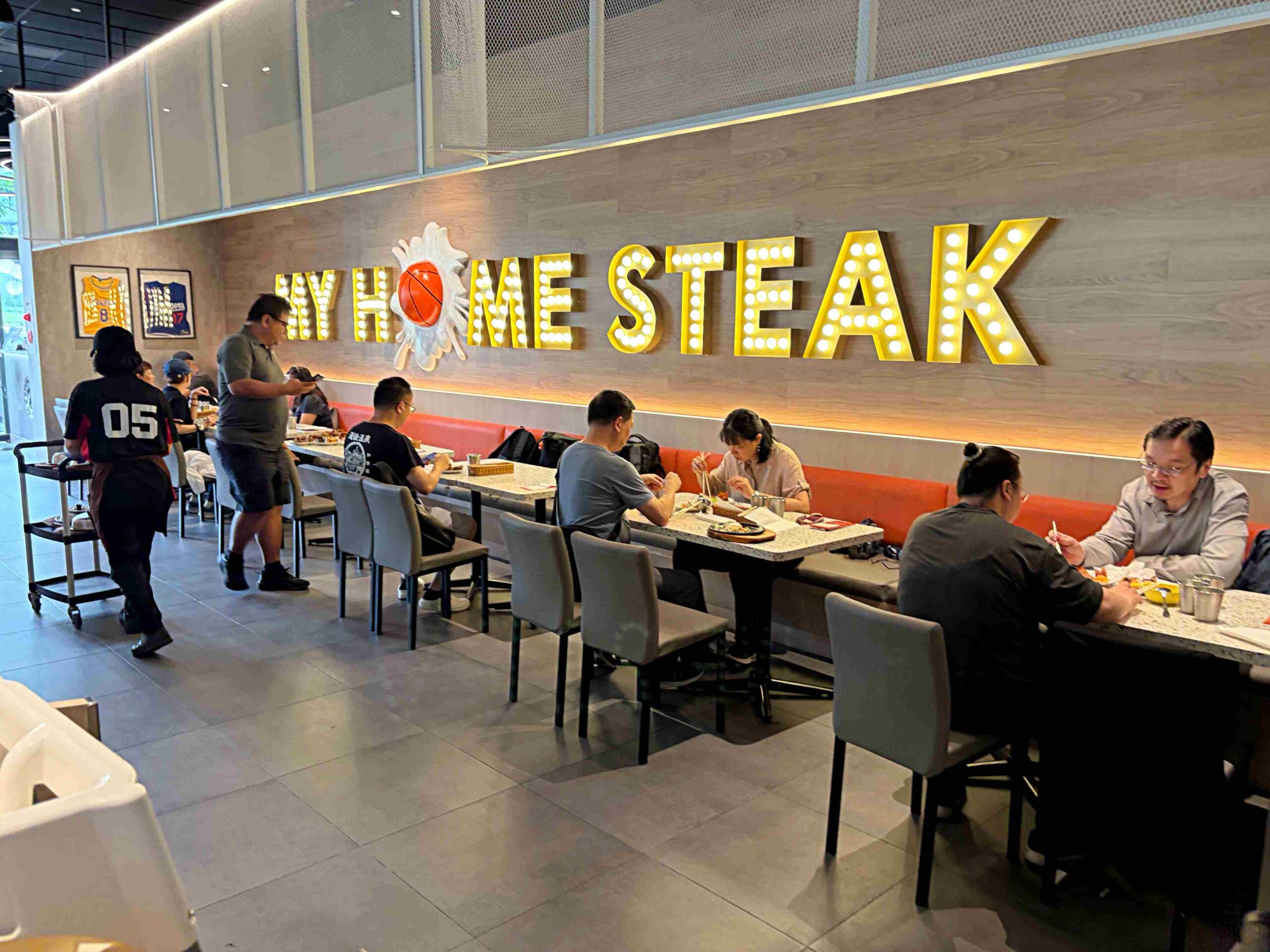 【板橋美食】我家牛排板橋遠科店，牛排、雞排都厲害，加上百道菜色自助吧吃到飽推薦(菜單) @趙先生吃飯