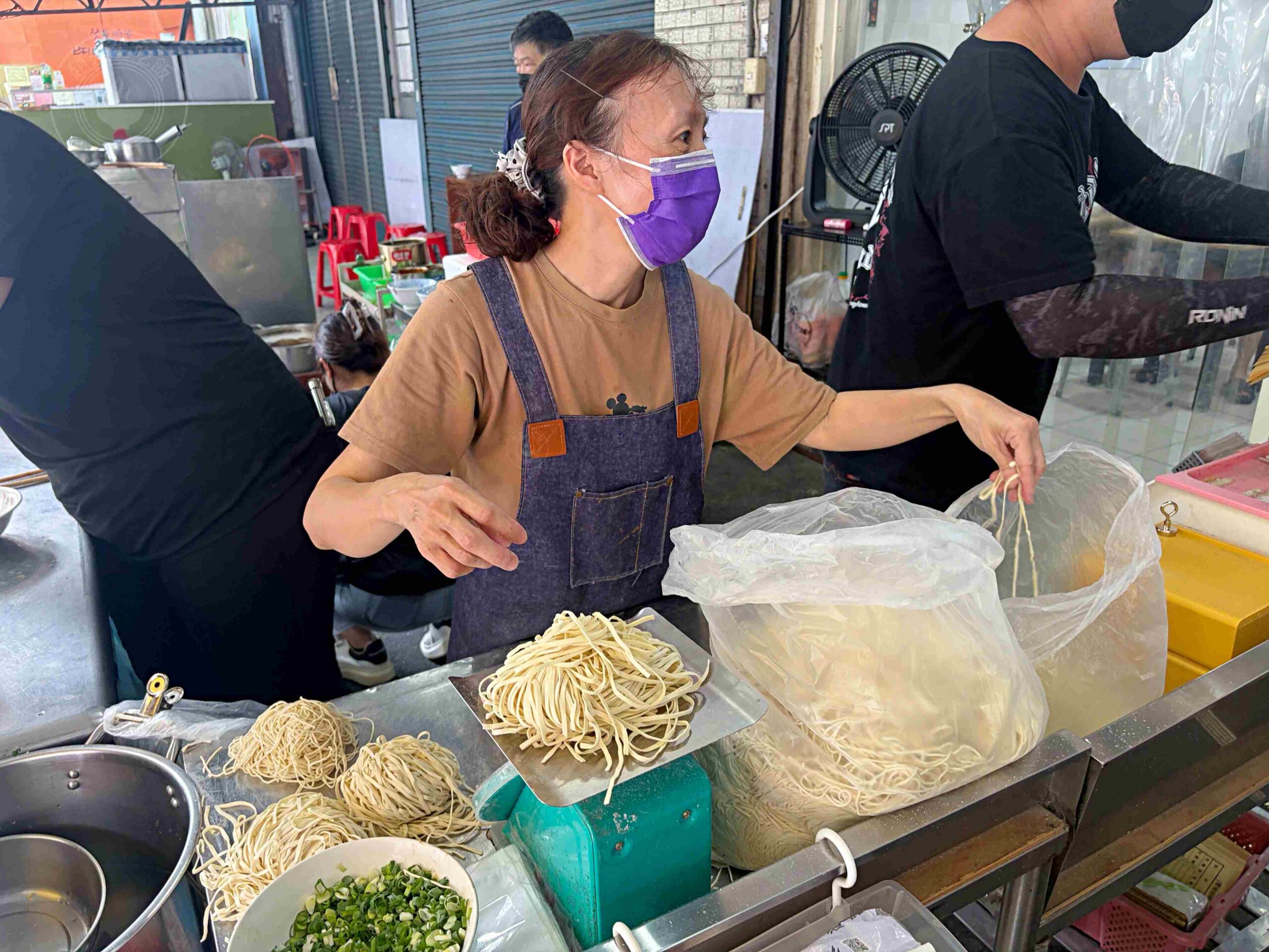 【大安區美食】老宋記真善美牛肉麵，牛肉超大塊湯頭香還喝到飽推薦(菜單) @趙先生吃飯