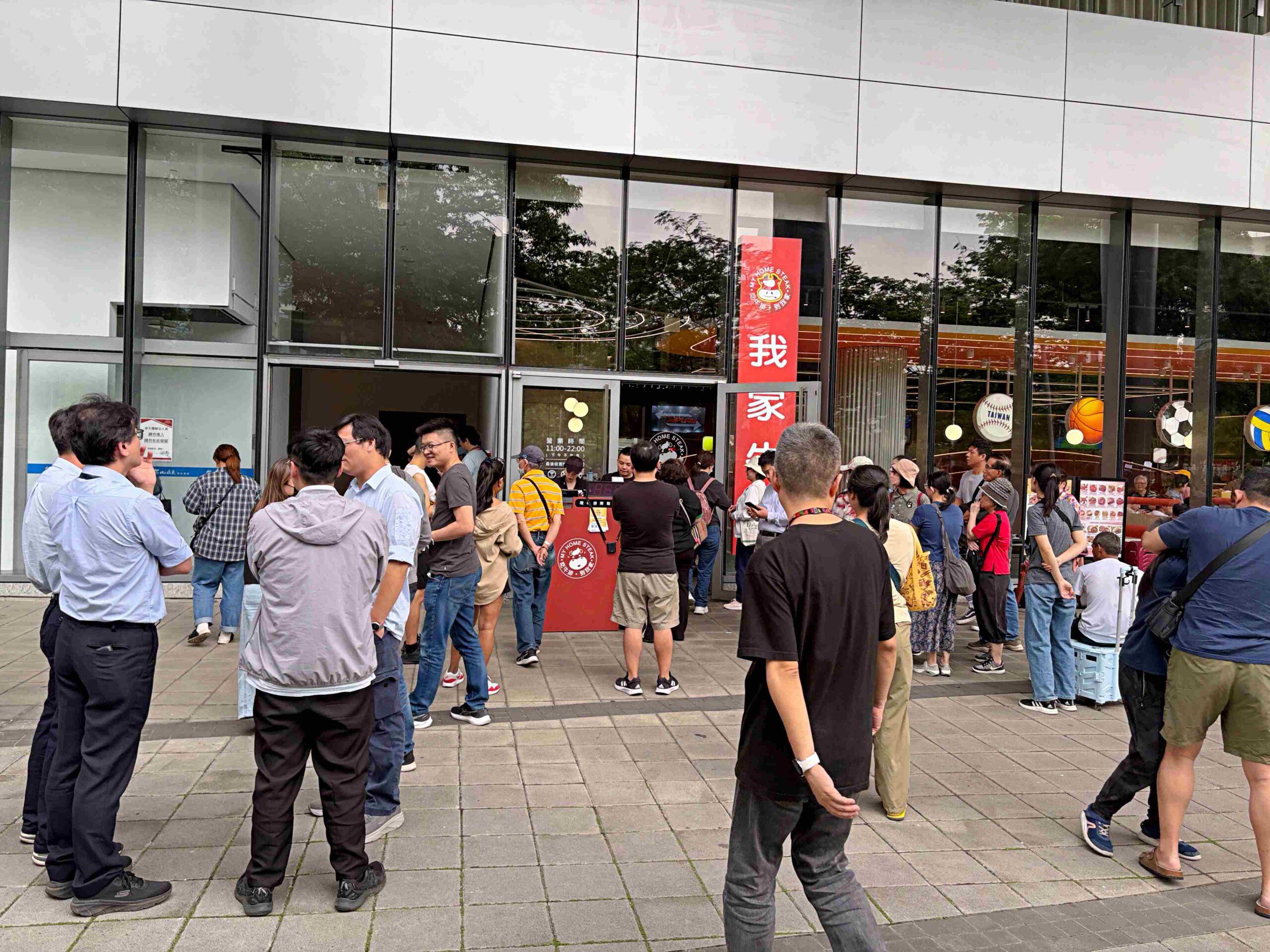 【板橋美食】我家牛排板橋遠科店，牛排、雞排都厲害，加上百道菜色自助吧吃到飽推薦(菜單) @趙先生吃飯