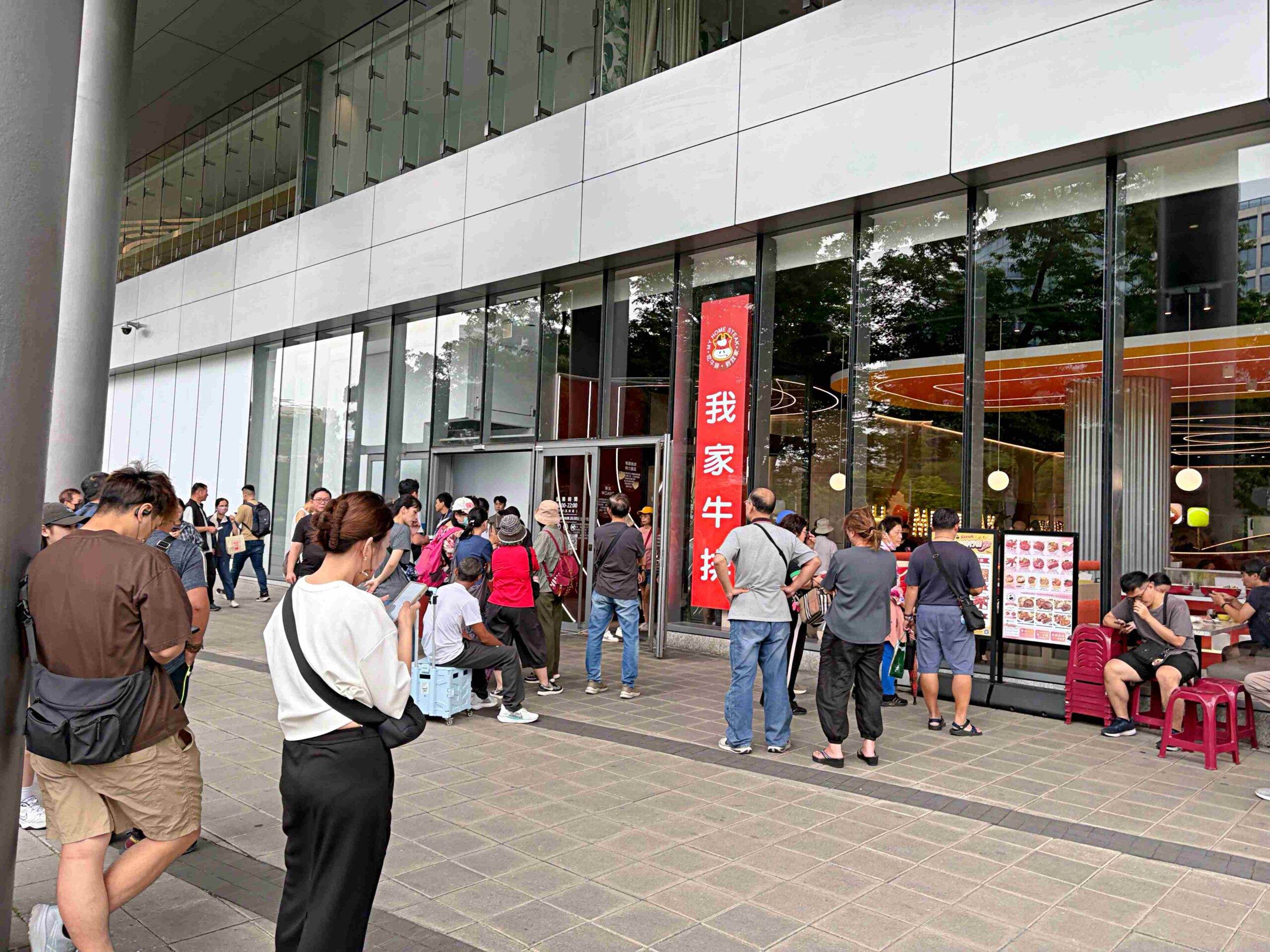 【板橋美食】我家牛排板橋遠科店，牛排、雞排都厲害，加上百道菜色自助吧吃到飽推薦(菜單) @趙先生吃飯
