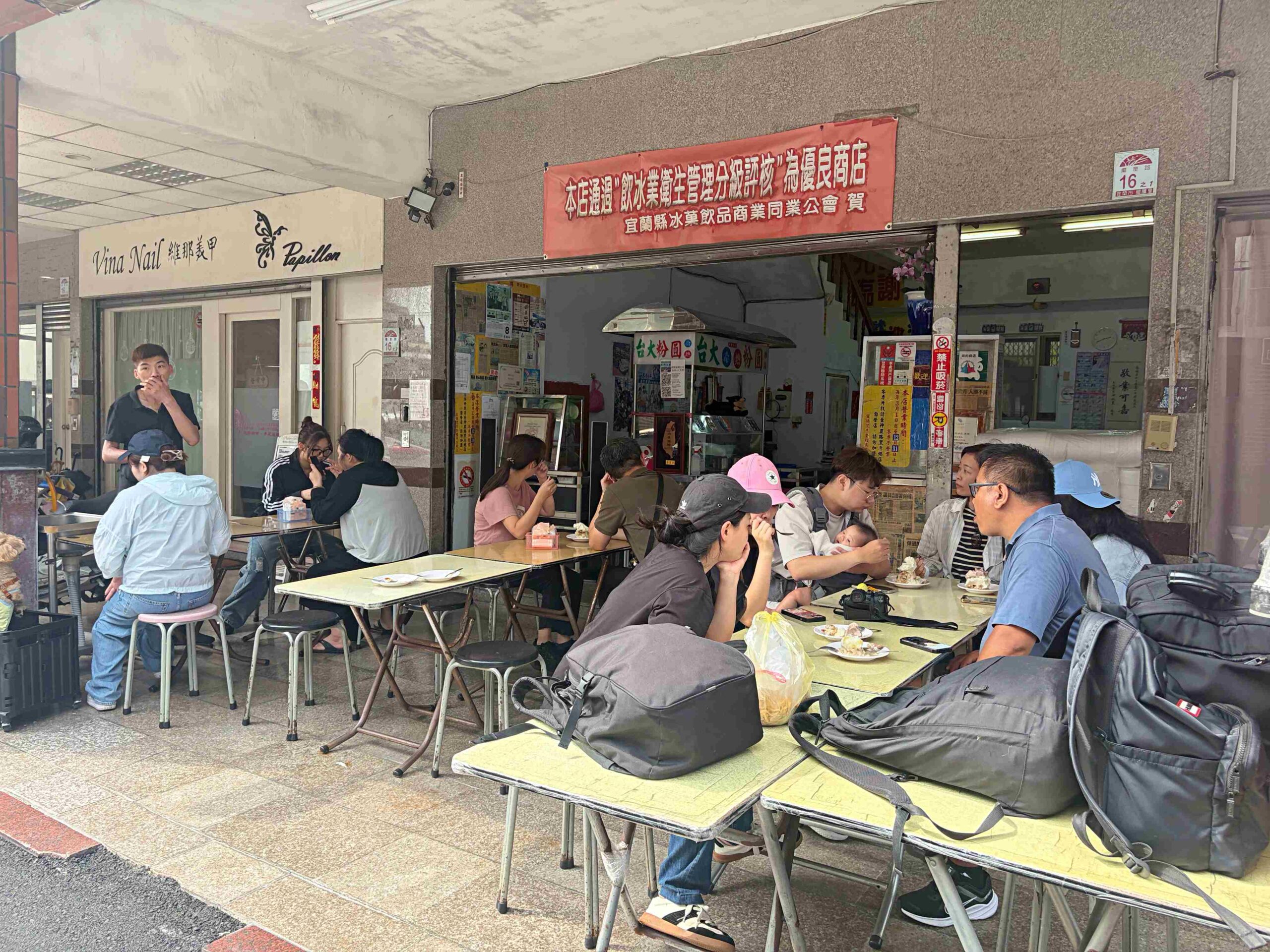 【宜蘭美食】黑秀冰店，秤重古早味冰品，超濃郁花生、鳳梨、桂圓綿綿冰推薦(推薦) @趙先生吃飯