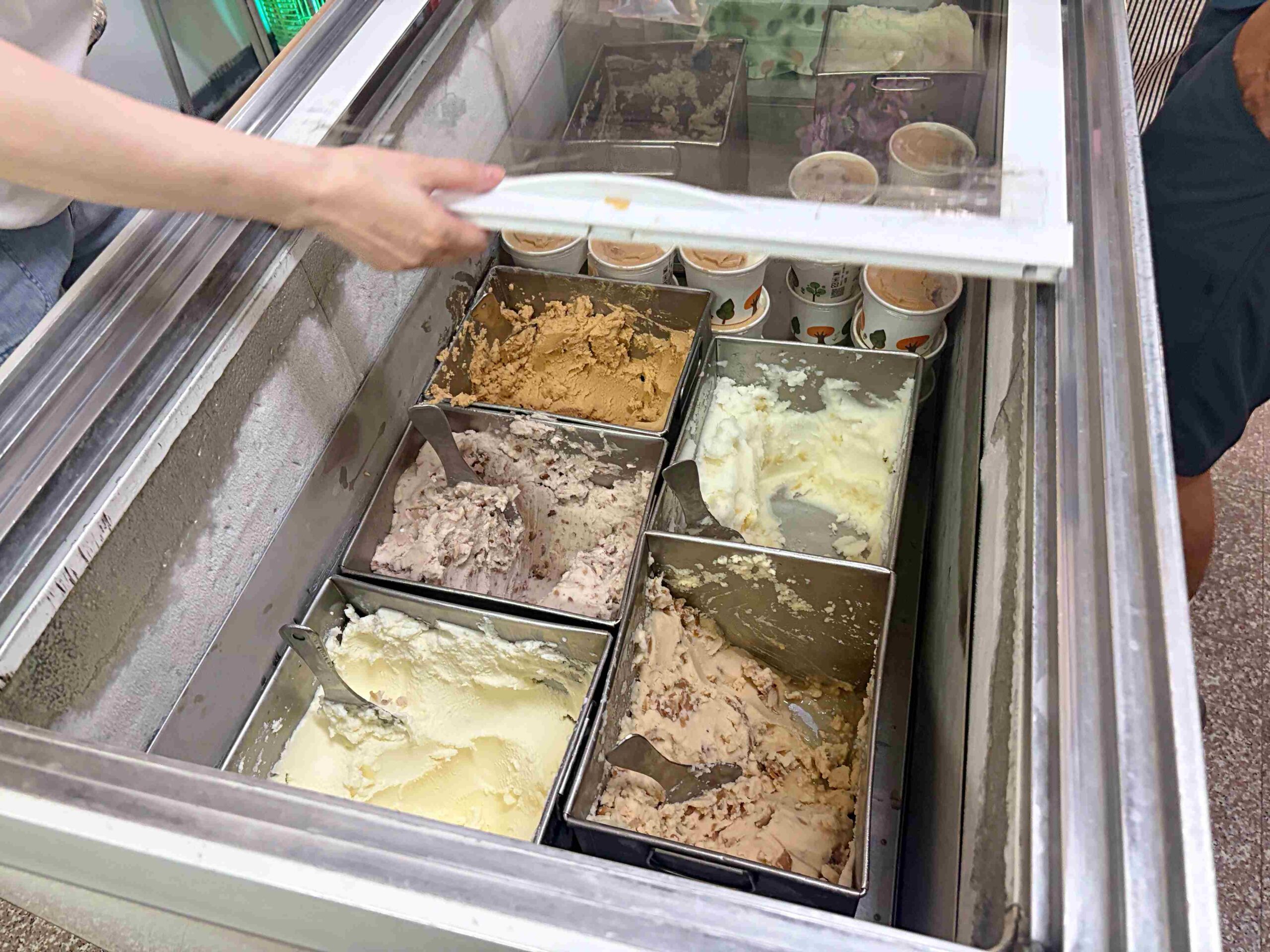 【宜蘭美食】黑秀冰店，秤重古早味冰品，超濃郁花生、鳳梨、桂圓綿綿冰推薦(推薦) @趙先生吃飯