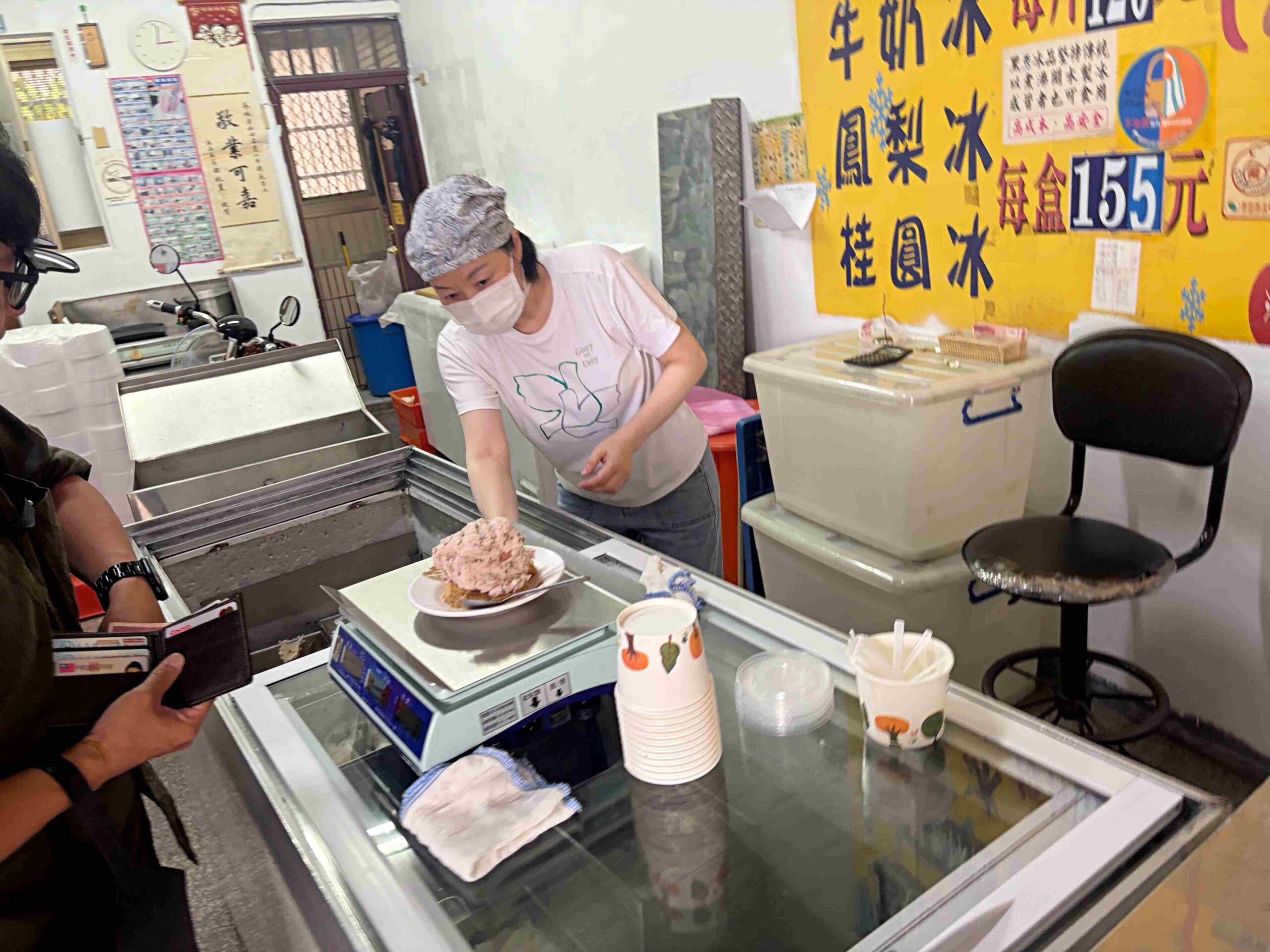 【宜蘭美食】黑秀冰店，秤重古早味冰品，超濃郁花生、鳳梨、桂圓綿綿冰推薦(推薦) @趙先生吃飯