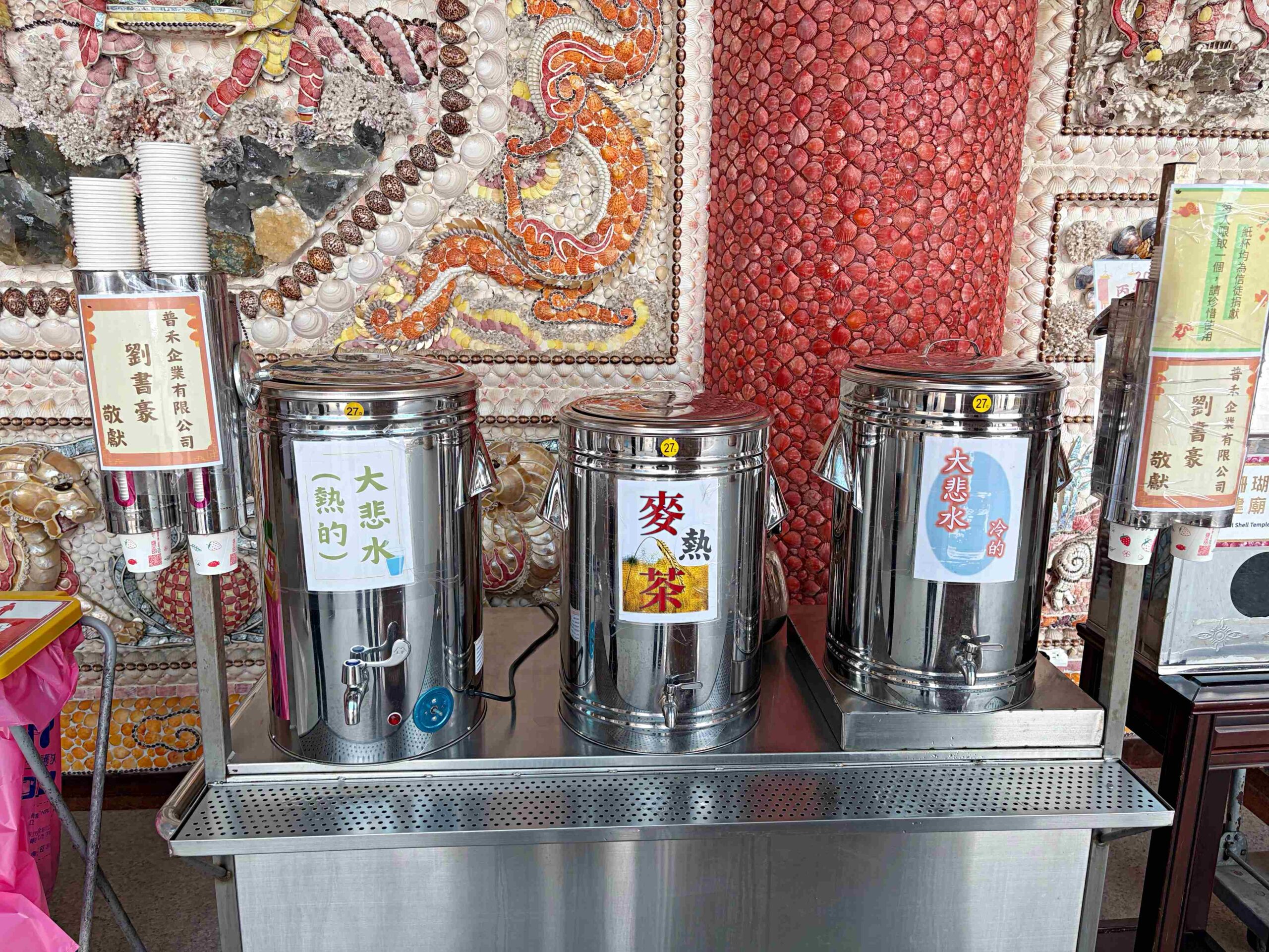 【新北景點】珊瑚貝殼廟，石門必訪超壯觀貝殼牆，全台最大純白珊瑚海底隧道推薦(交通、一日遊路線) @趙先生吃飯