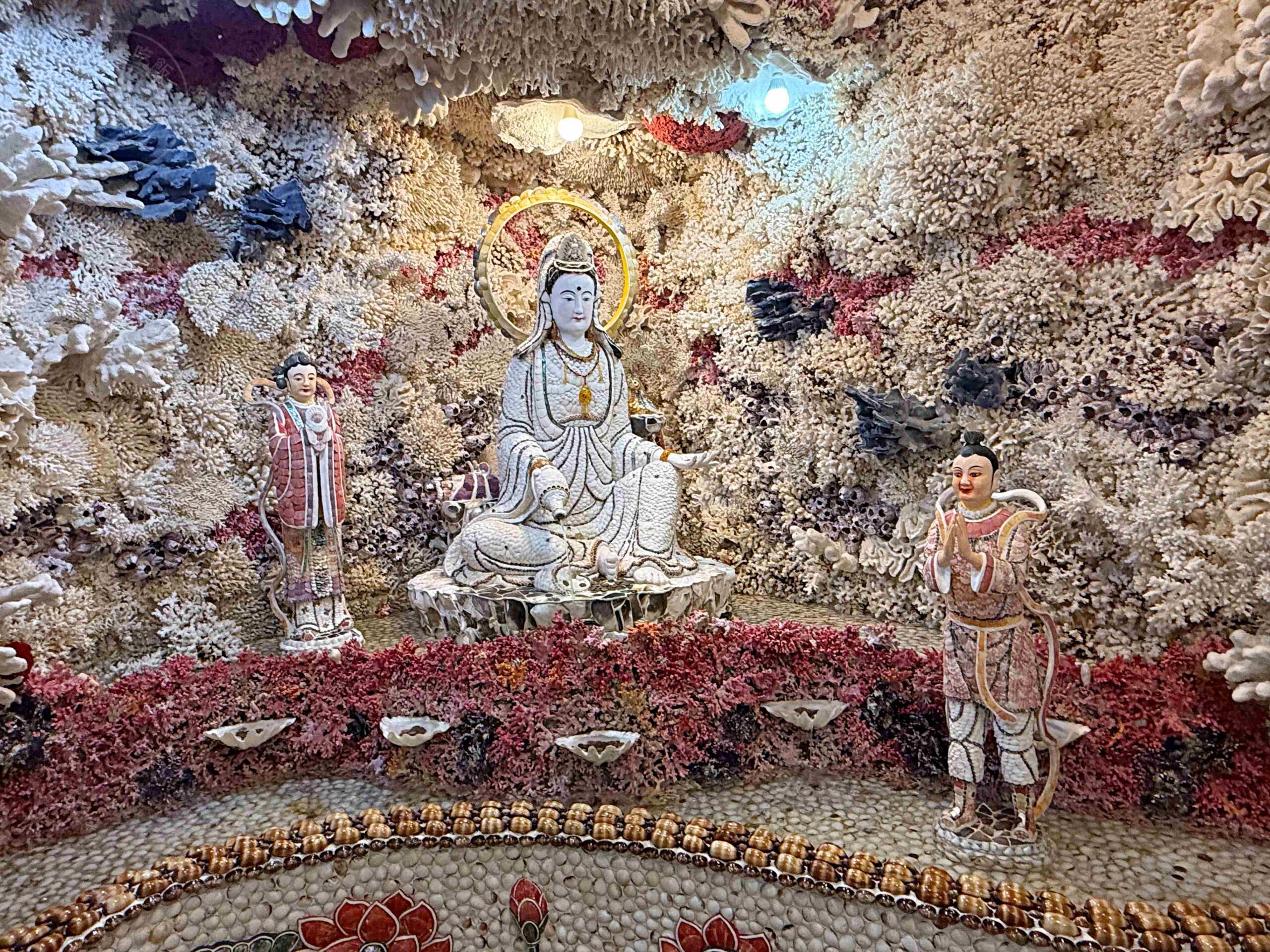 【新北景點】珊瑚貝殼廟，石門必訪超壯觀貝殼牆，全台最大純白珊瑚海底隧道推薦(交通、一日遊路線) @趙先生吃飯