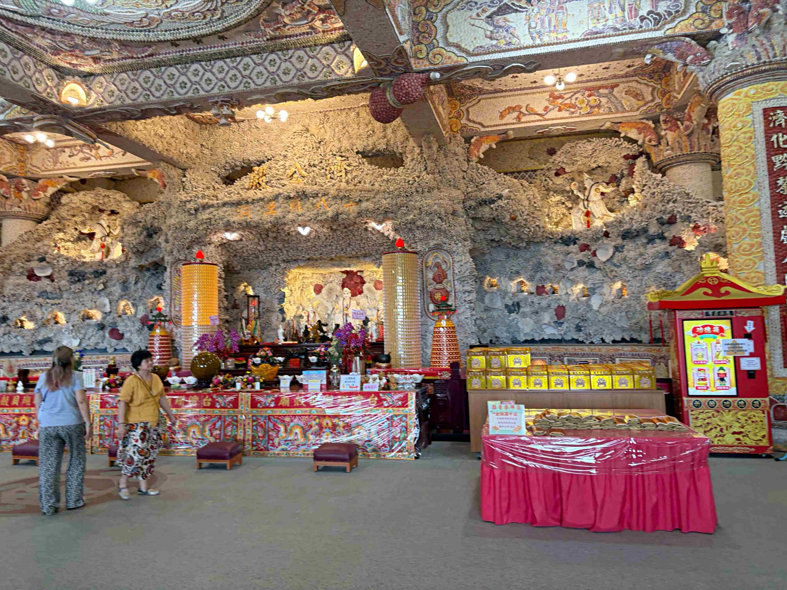 【新北景點】珊瑚貝殼廟，石門必訪超壯觀貝殼牆，全台最大純白珊瑚海底隧道推薦(交通、一日遊路線) @趙先生吃飯