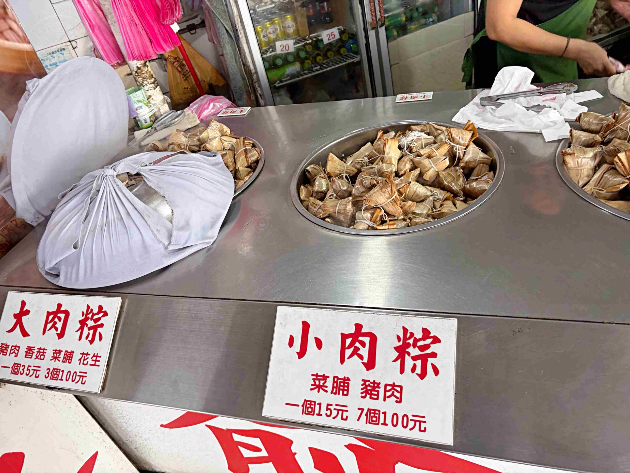 【石門美食】俞家肉粽，24小時肉粽名店，推薦必吃15元肉粽與獨門燒酒螺(菜單) @趙先生吃飯