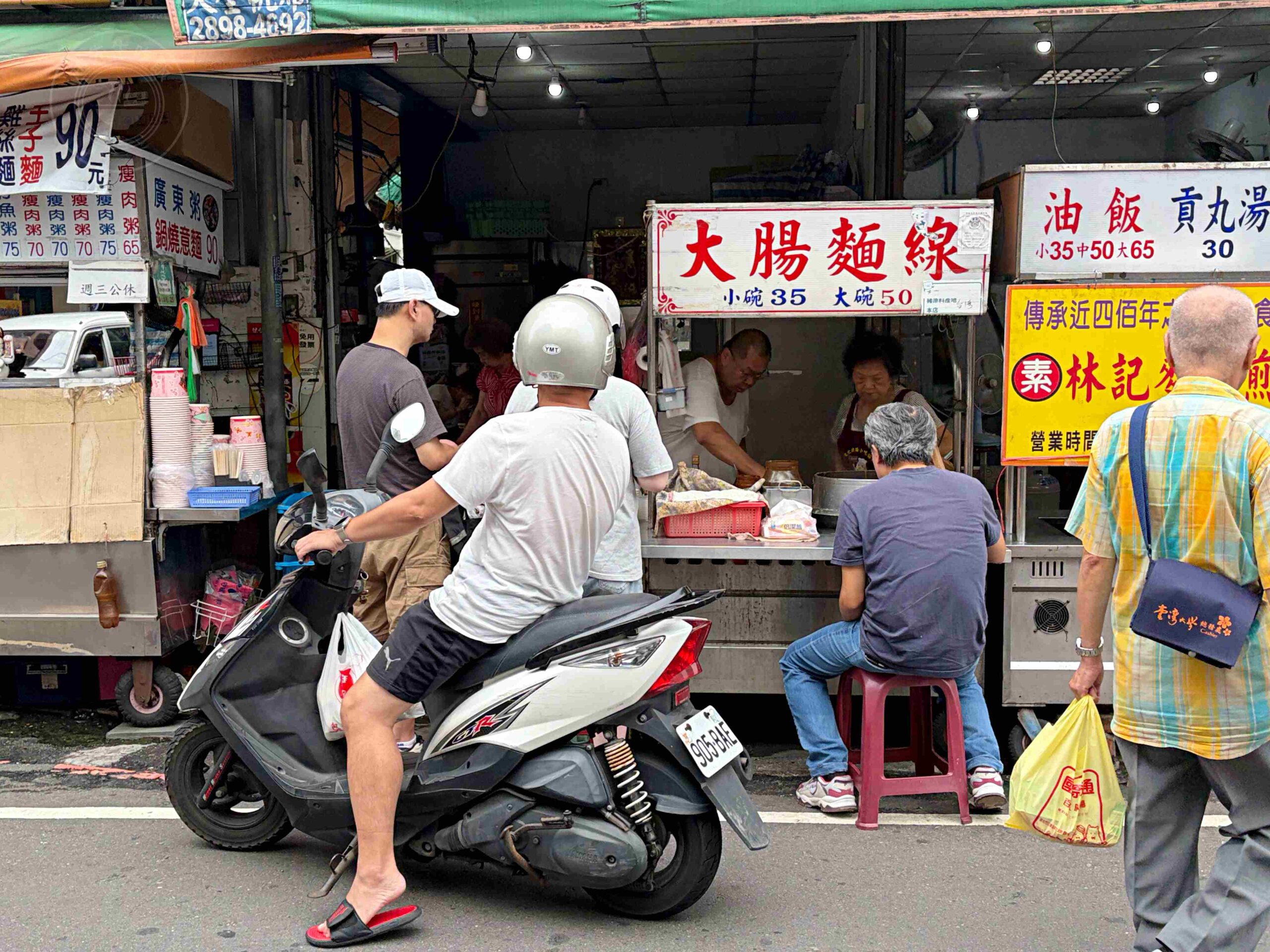 【三重美食】三重無名麵線,台北橋站散步就到!75歲阿嬤爆量大腸,還有袋裝隱藏版點法(菜單) @趙先生吃飯 【三重美食】三重無名麵線,台北橋站散步就到!75歲阿嬤爆量大腸,還有袋裝隱藏版點法(菜單) @趙先生吃飯