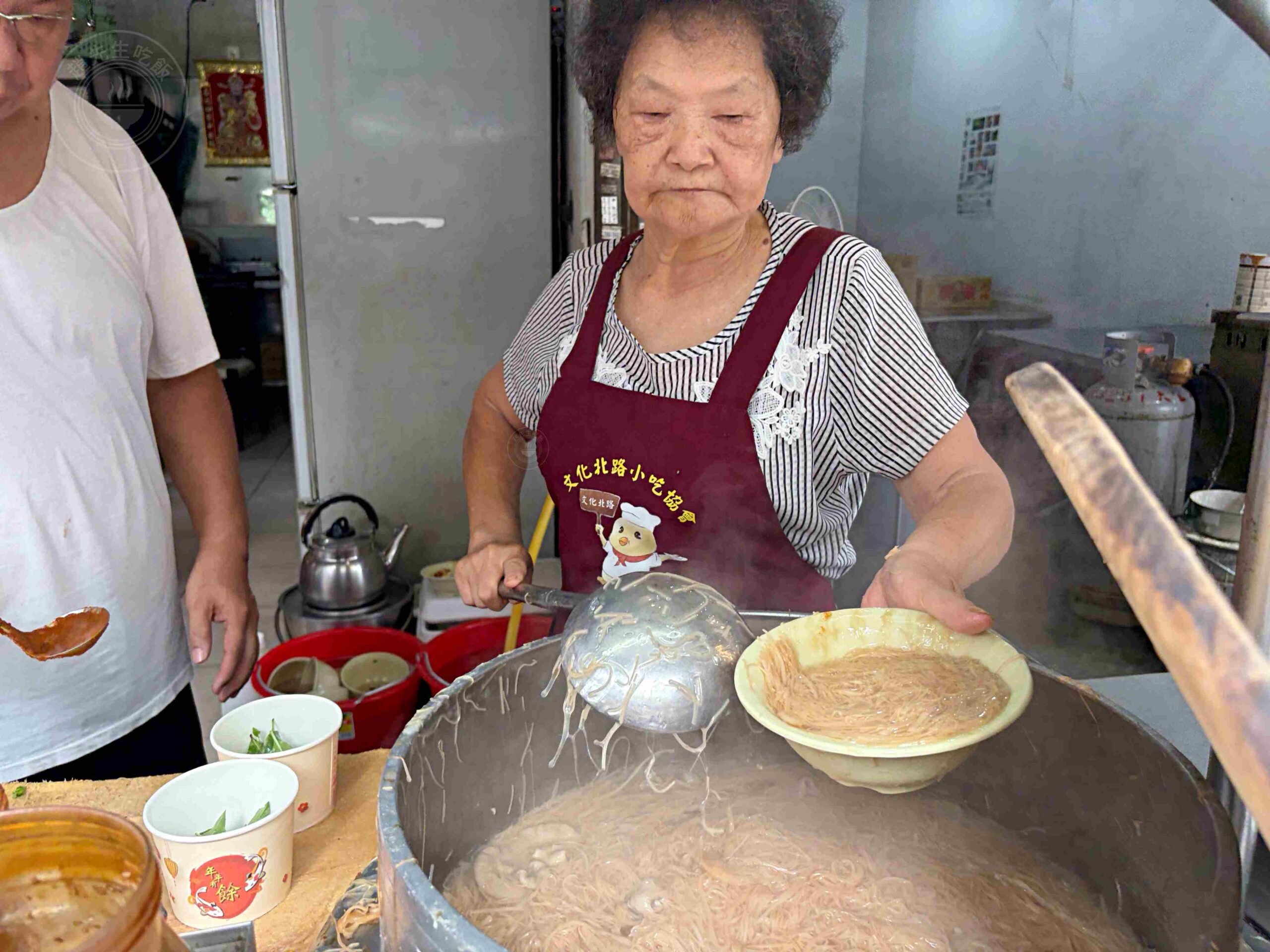 【三重美食】三重無名麵線,台北橋站散步就到!75歲阿嬤爆量大腸,還有袋裝隱藏版點法(菜單) @趙先生吃飯 【三重美食】三重無名麵線,台北橋站散步就到!75歲阿嬤爆量大腸,還有袋裝隱藏版點法(菜單) @趙先生吃飯