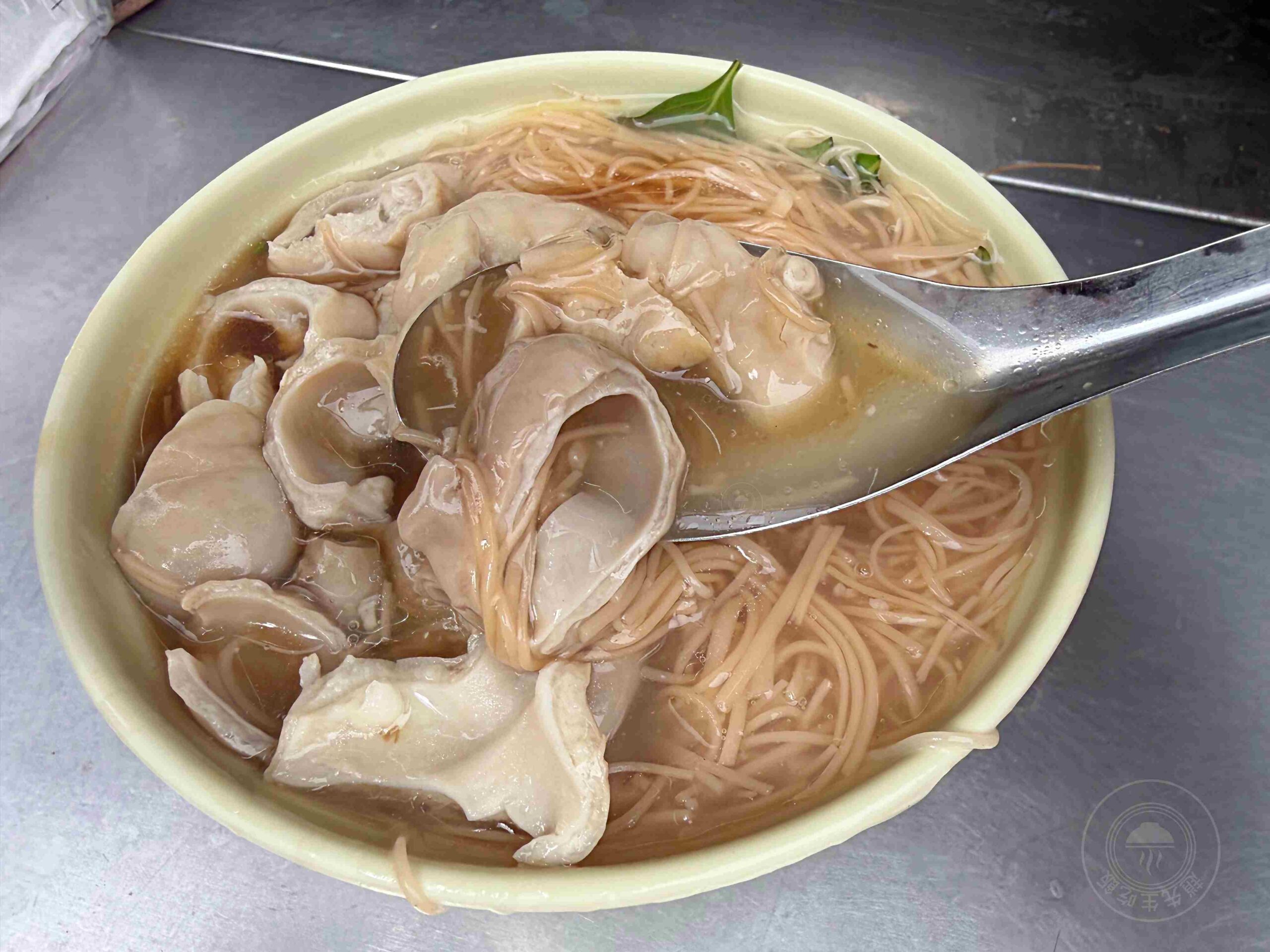 【三重美食】三重無名麵線，台北橋站散步就到！75歲阿嬤爆量大腸，還有袋裝隱藏版點法(菜單) @趙先生吃飯
