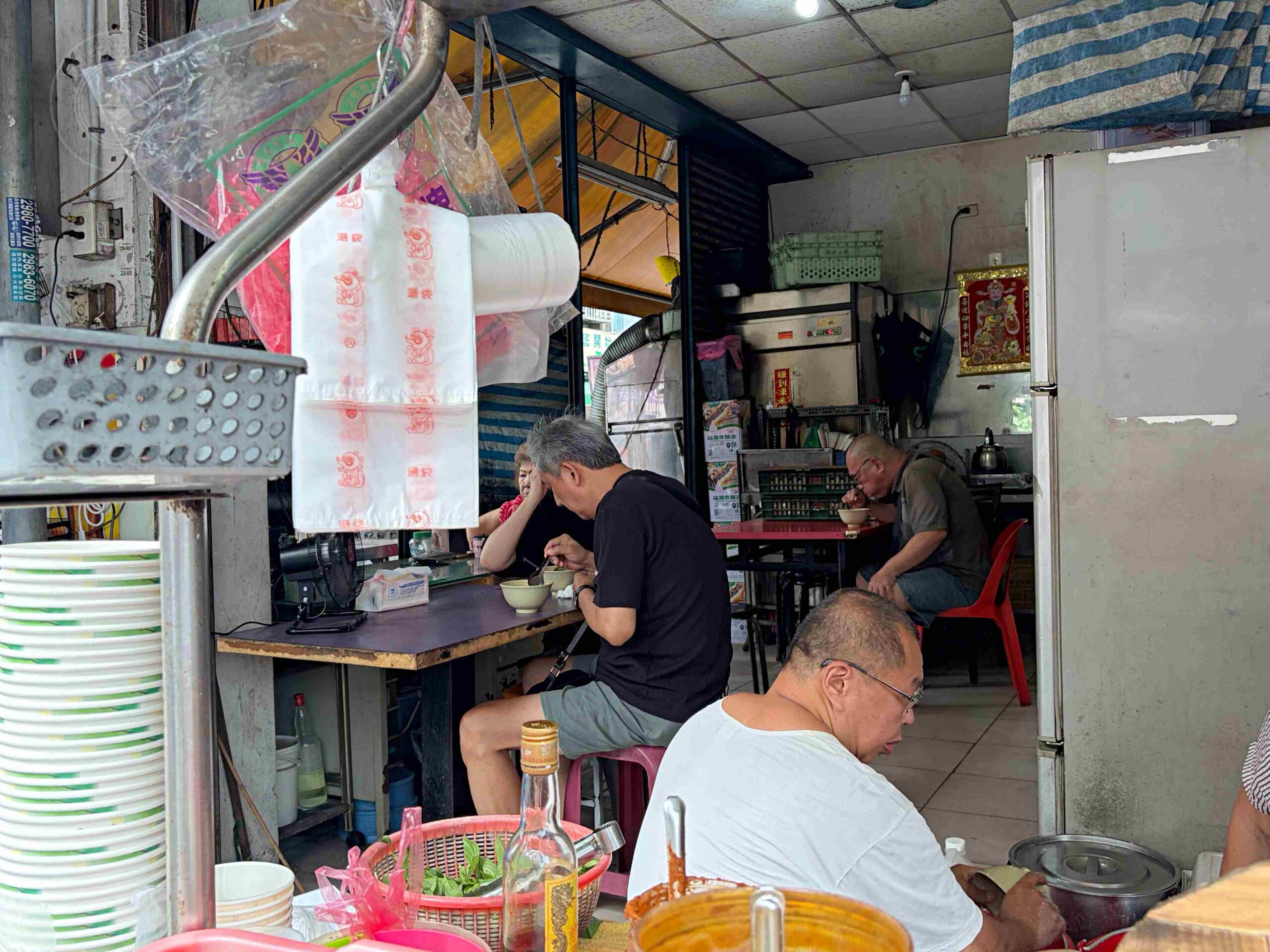 【三重美食】三重無名麵線，台北橋站散步就到！75歲阿嬤爆量大腸，還有袋裝隱藏版點法(菜單) @趙先生吃飯