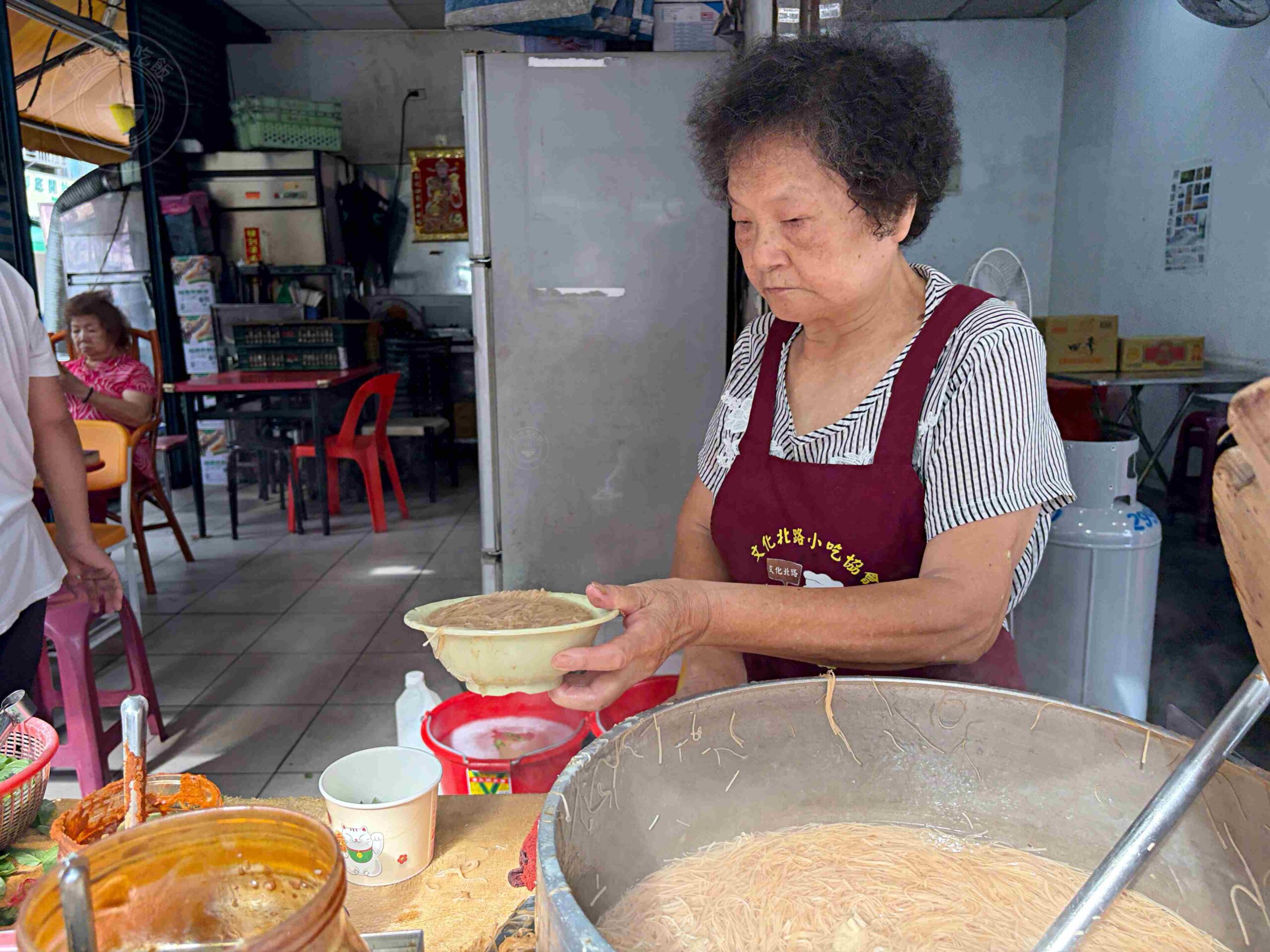 【三重美食】三重無名麵線，台北橋站散步就到！75歲阿嬤爆量大腸，還有袋裝隱藏版點法(菜單) @趙先生吃飯