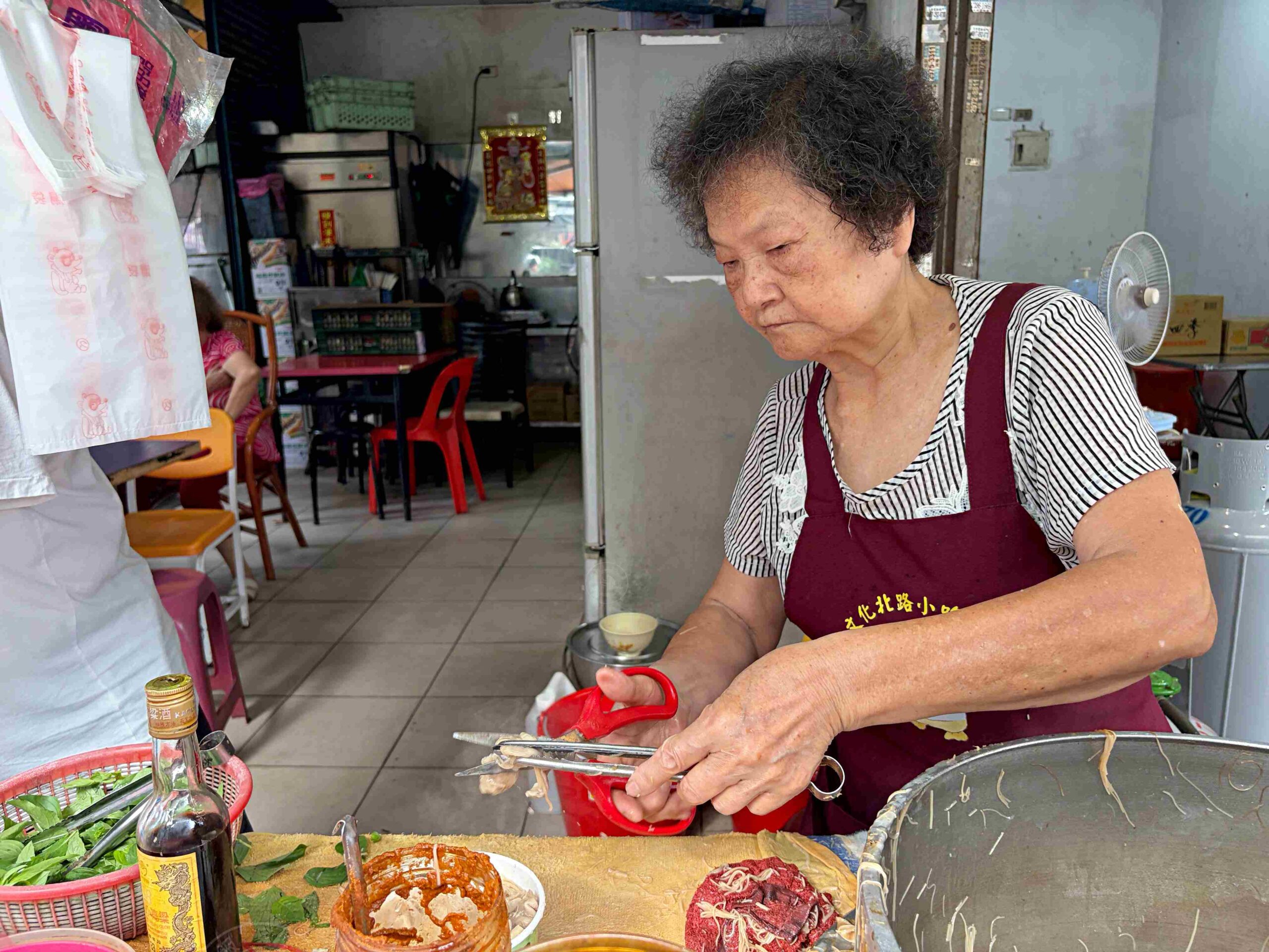 【三重美食】三重無名麵線，台北橋站散步就到！75歲阿嬤爆量大腸，還有袋裝隱藏版點法(菜單) @趙先生吃飯