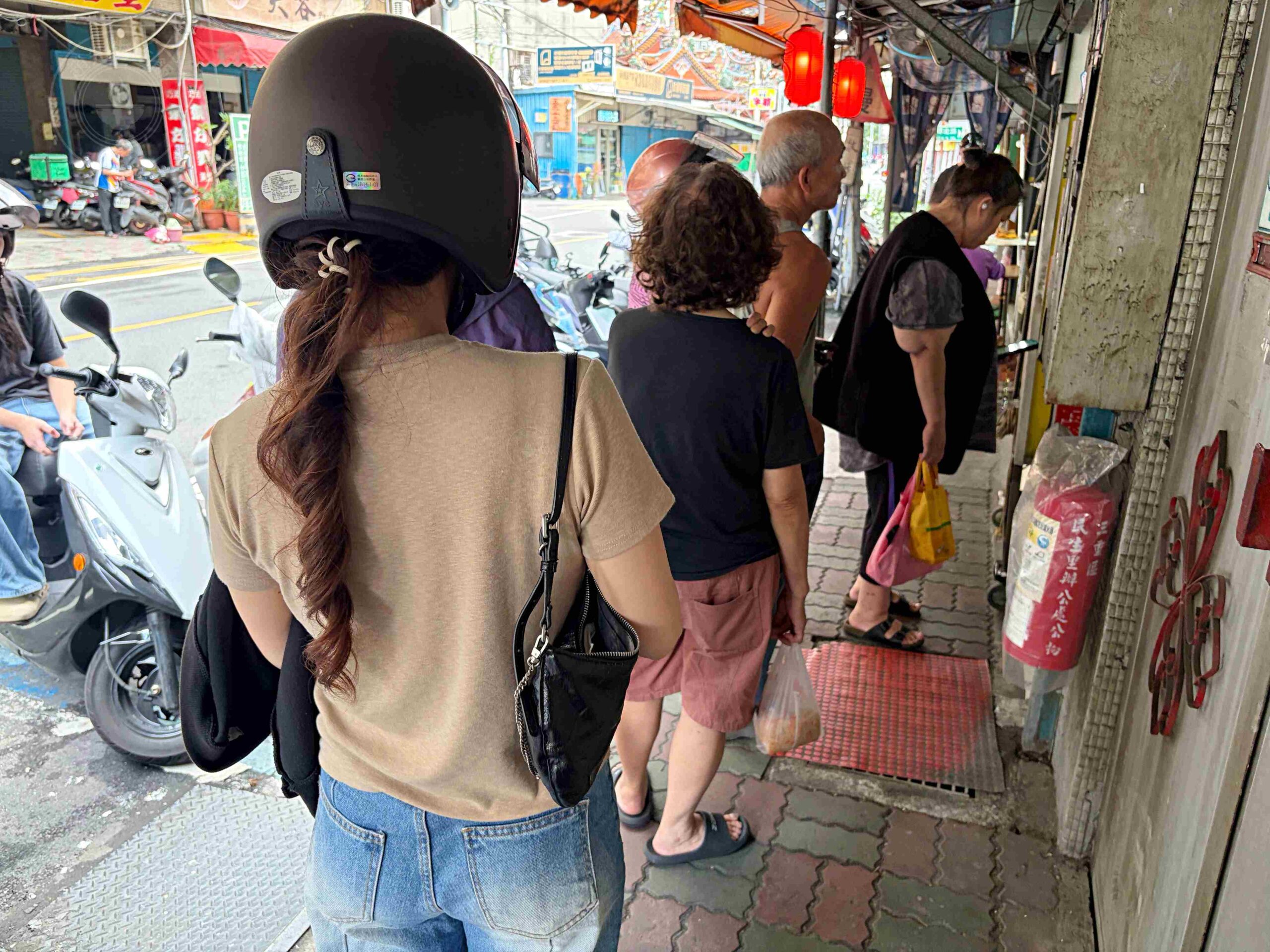 【三重美食】三重佰萬蚵仔麵線，大仁街低調巷弄排隊名店，推薦必吃料多的綜合麵線推薦(菜單) @趙先生吃飯