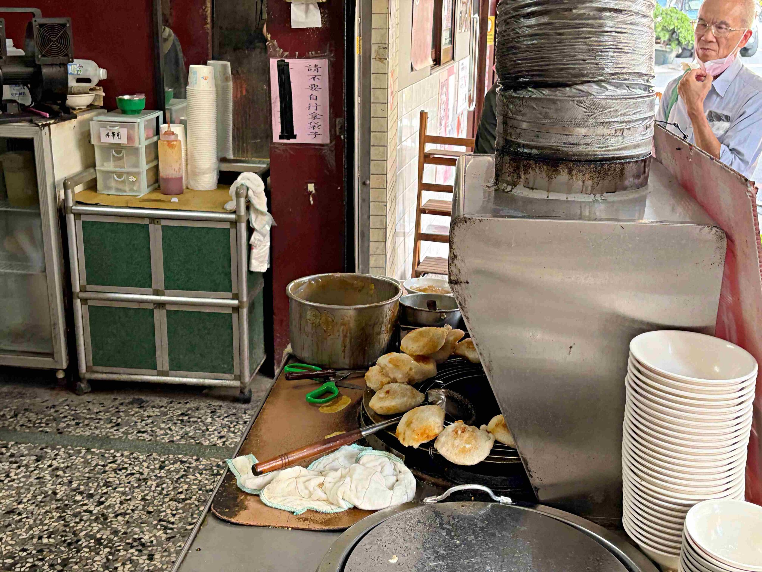 【彰化美食】北門口肉圓，中正路總店，先蒸後炸超酥脆，大肉圓塞滿干貝絲太過癮(菜單) @趙先生吃飯