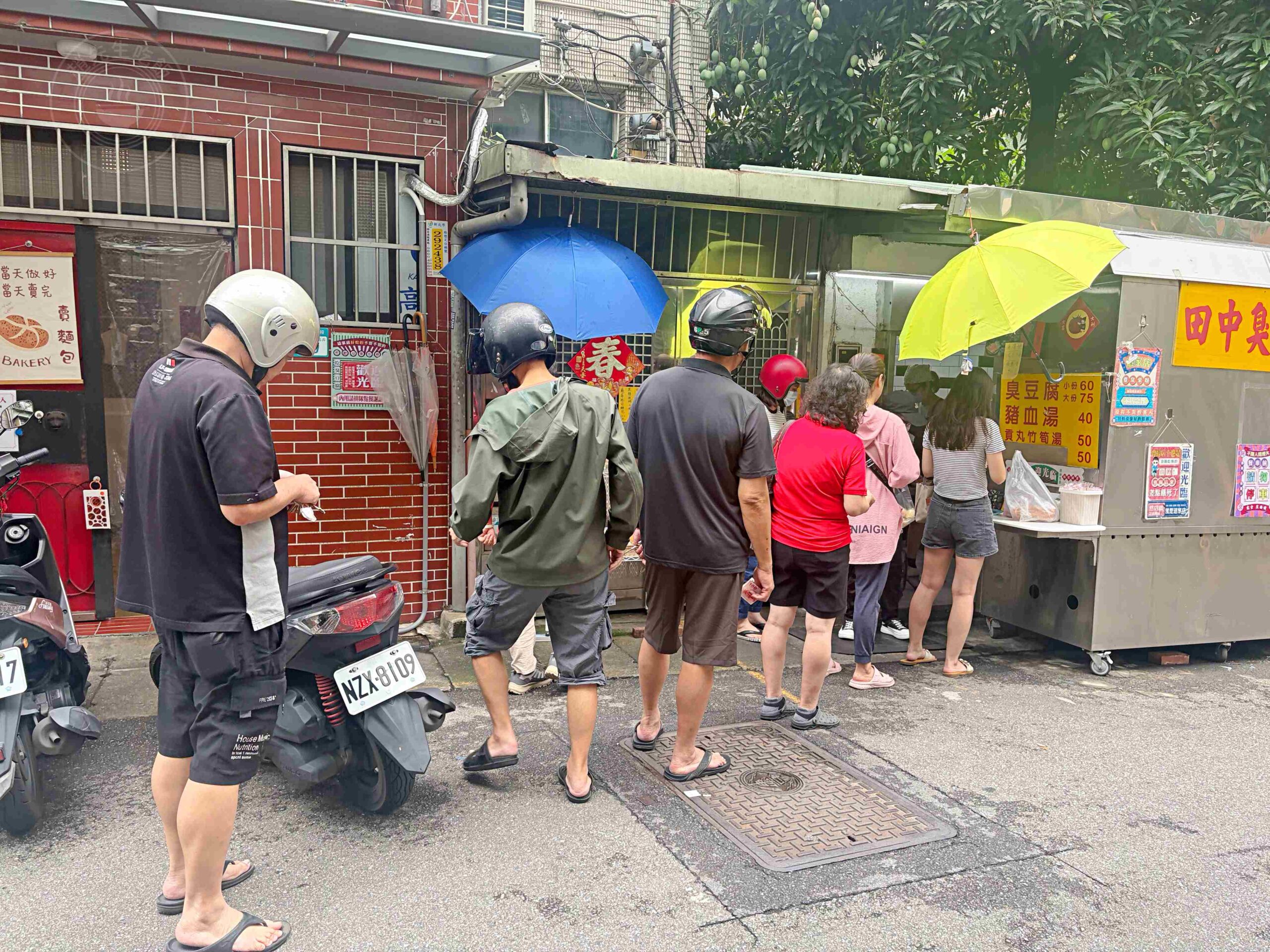 【三重美食】信義公園旁水煎包，在地人從小吃到大的8元水煎包推薦(菜單) @趙先生吃飯