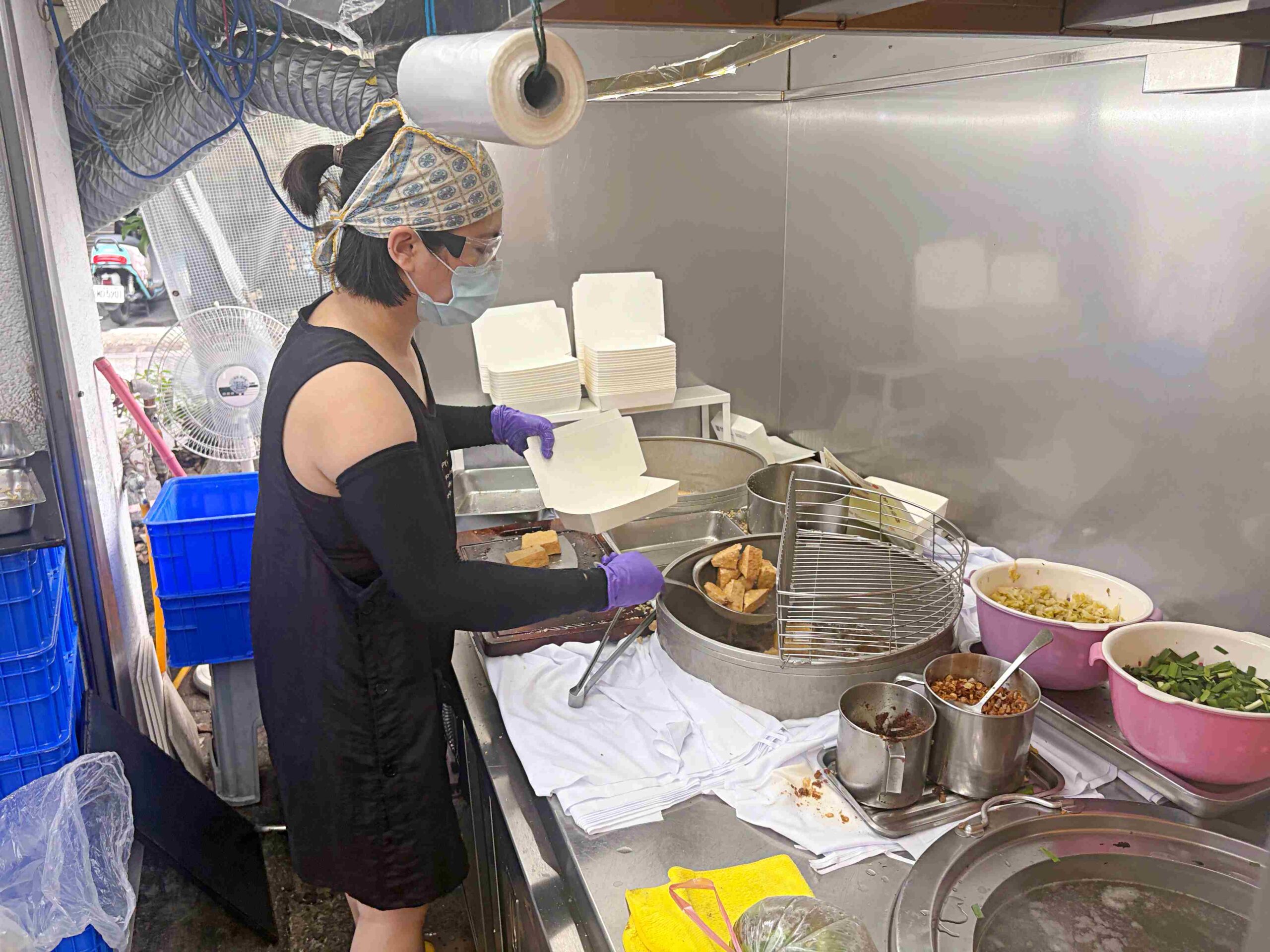 【三重美食】田中臭豆腐，一週只賣假日，在地人帶路，好吃臭豆腐推薦(菜單) @趙先生吃飯
