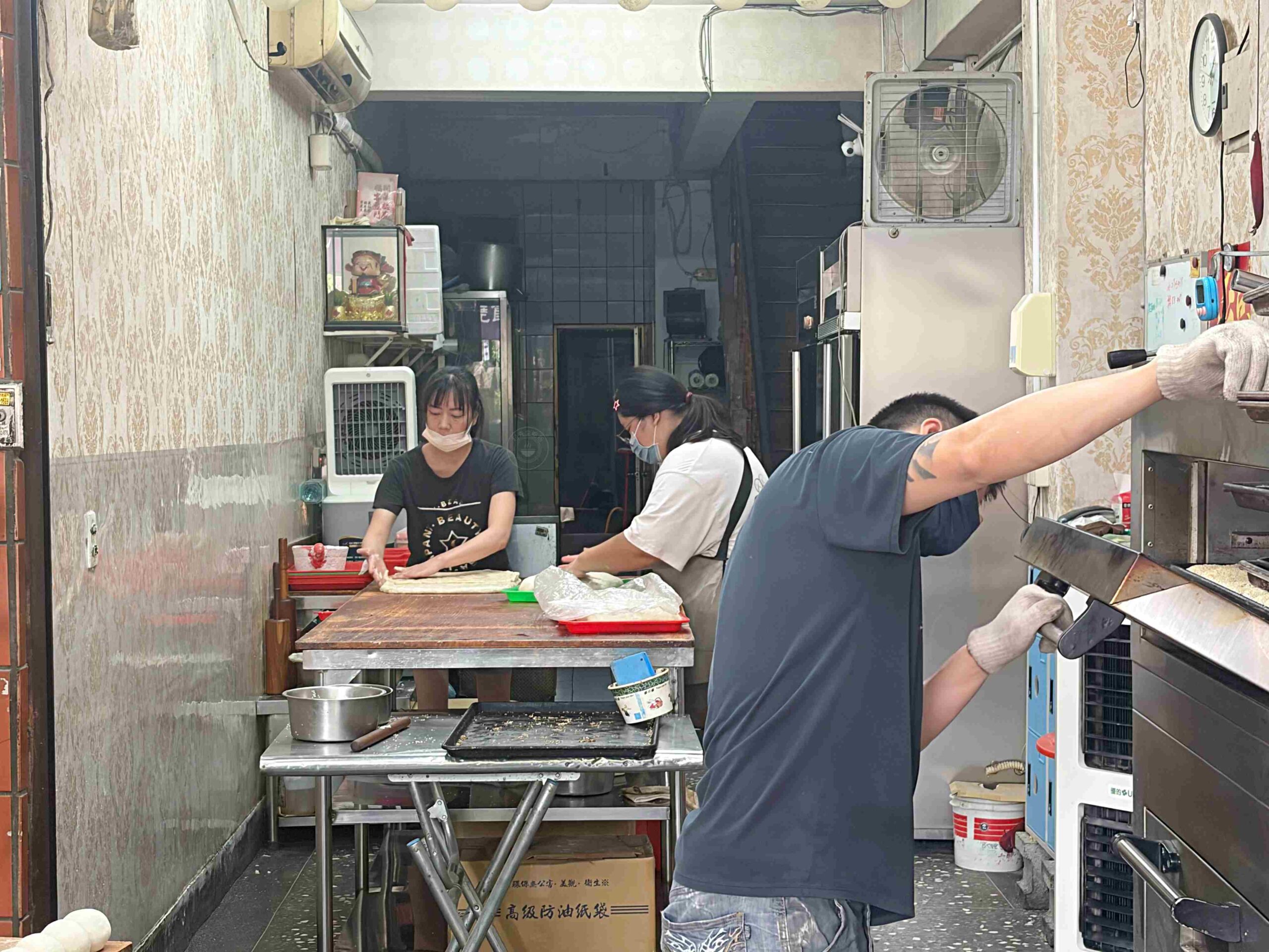 【三重美食】東佳香碳烤燒餅，老麵發酵缸爐碳烤，爆汁胡椒餅與糖膏酥餅銅板小吃推薦(菜單) @趙先生吃飯