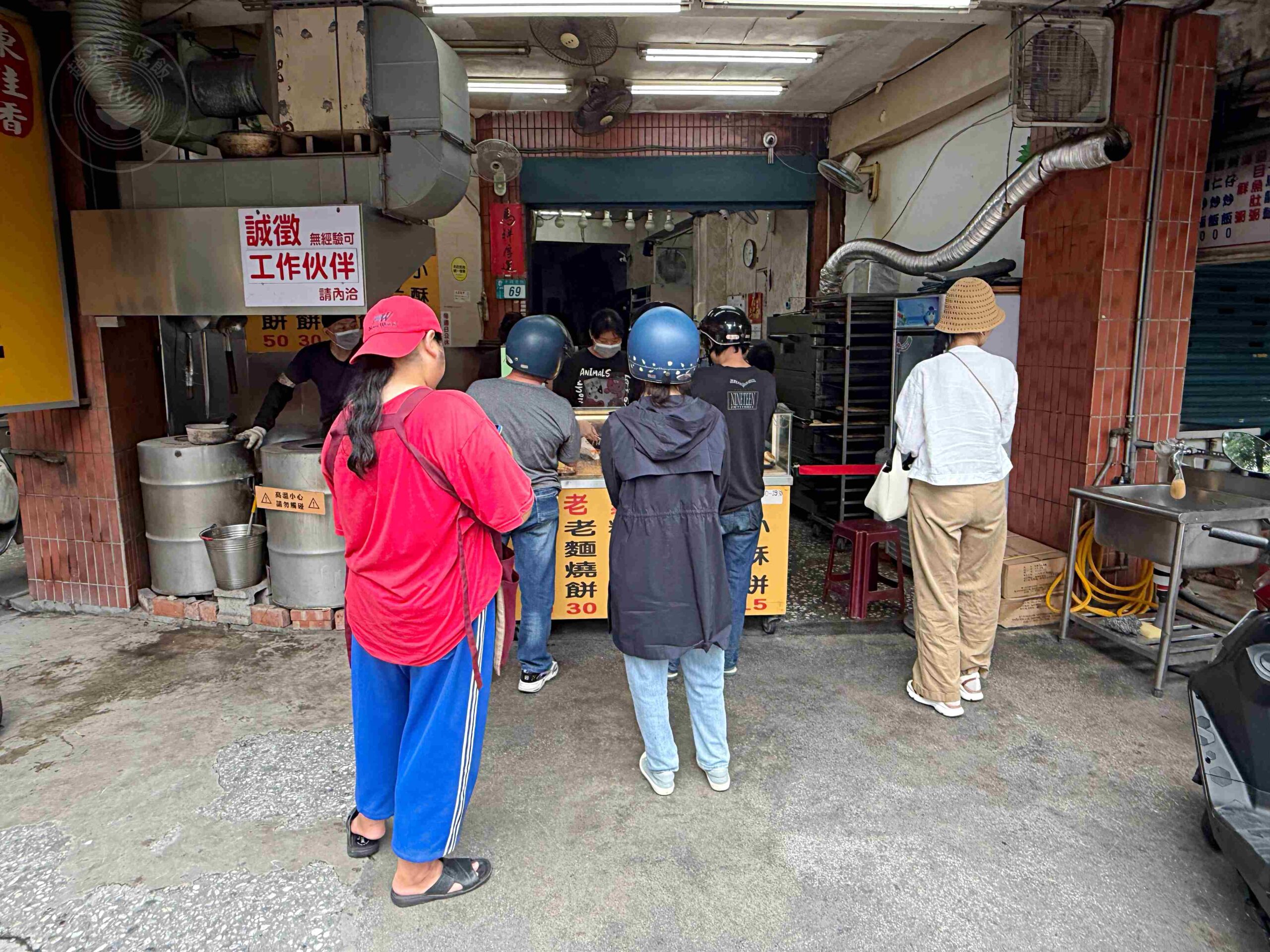【三重美食】東佳香碳烤燒餅，老麵發酵缸爐碳烤，爆汁胡椒餅與糖膏酥餅銅板小吃推薦(菜單) @趙先生吃飯