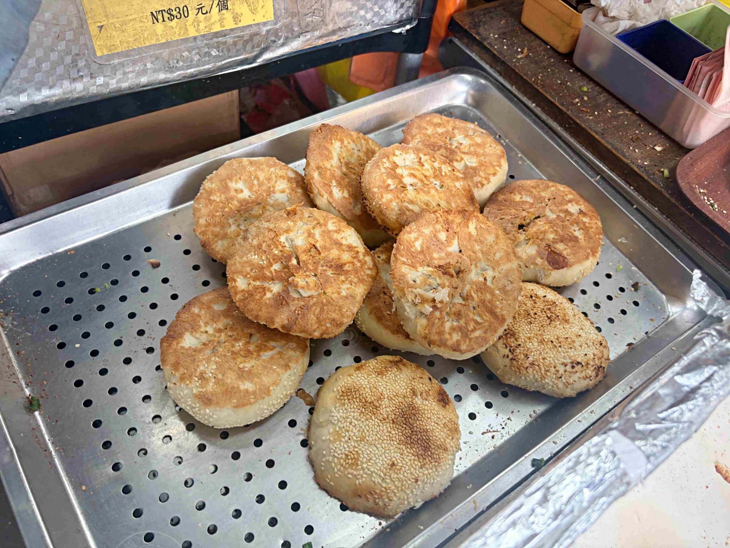 【三重美食】東佳香碳烤燒餅，老麵發酵缸爐碳烤，爆汁胡椒餅與糖膏酥餅銅板小吃推薦(菜單) @趙先生吃飯