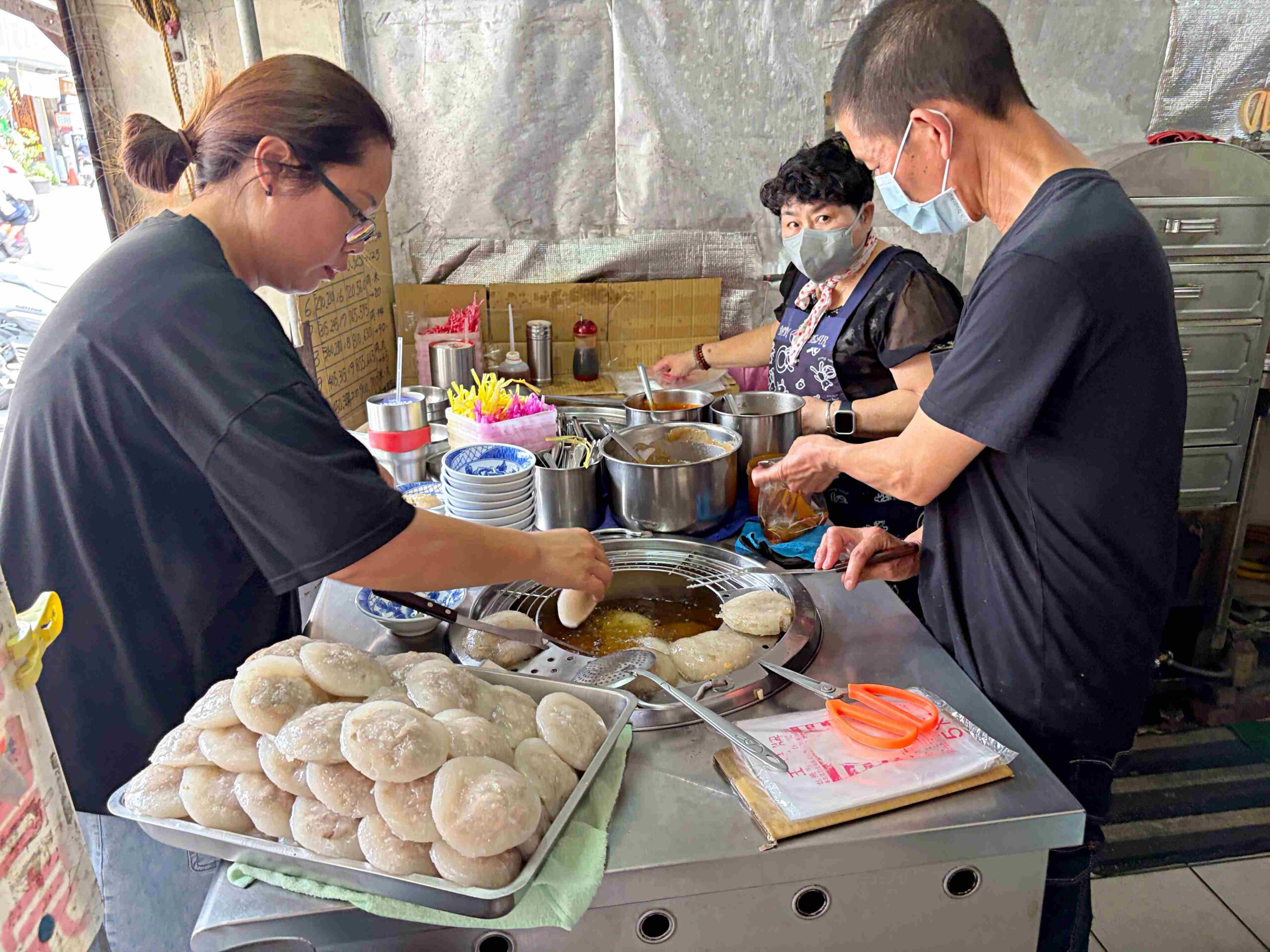 【彰化美食】大頭肉圓，鹿港人私藏的百年老店，推薦必點限量筒仔米糕與肉圓(菜單) @趙先生吃飯