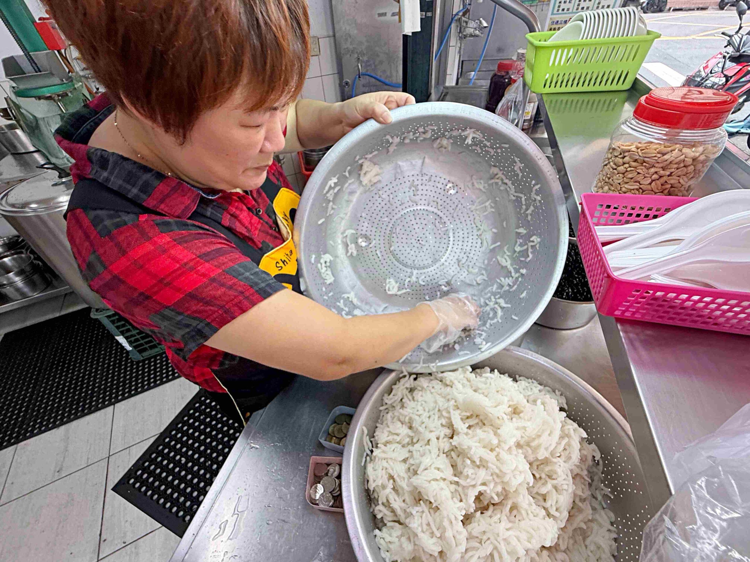 【三重美食】趙平米苔目黑糖剉冰，冰吃到飽，超大碗料多實在米苔目冰推薦(菜單) @趙先生吃飯