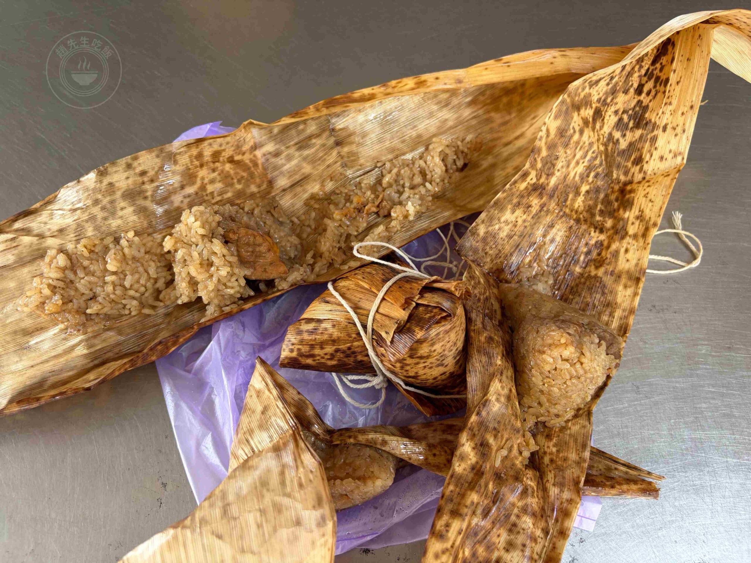 【新北美食】林蜂肉粽，100歲阿嬤的石門十八王公必吃古早味20元肉粽推薦 (菜單) @趙先生吃飯