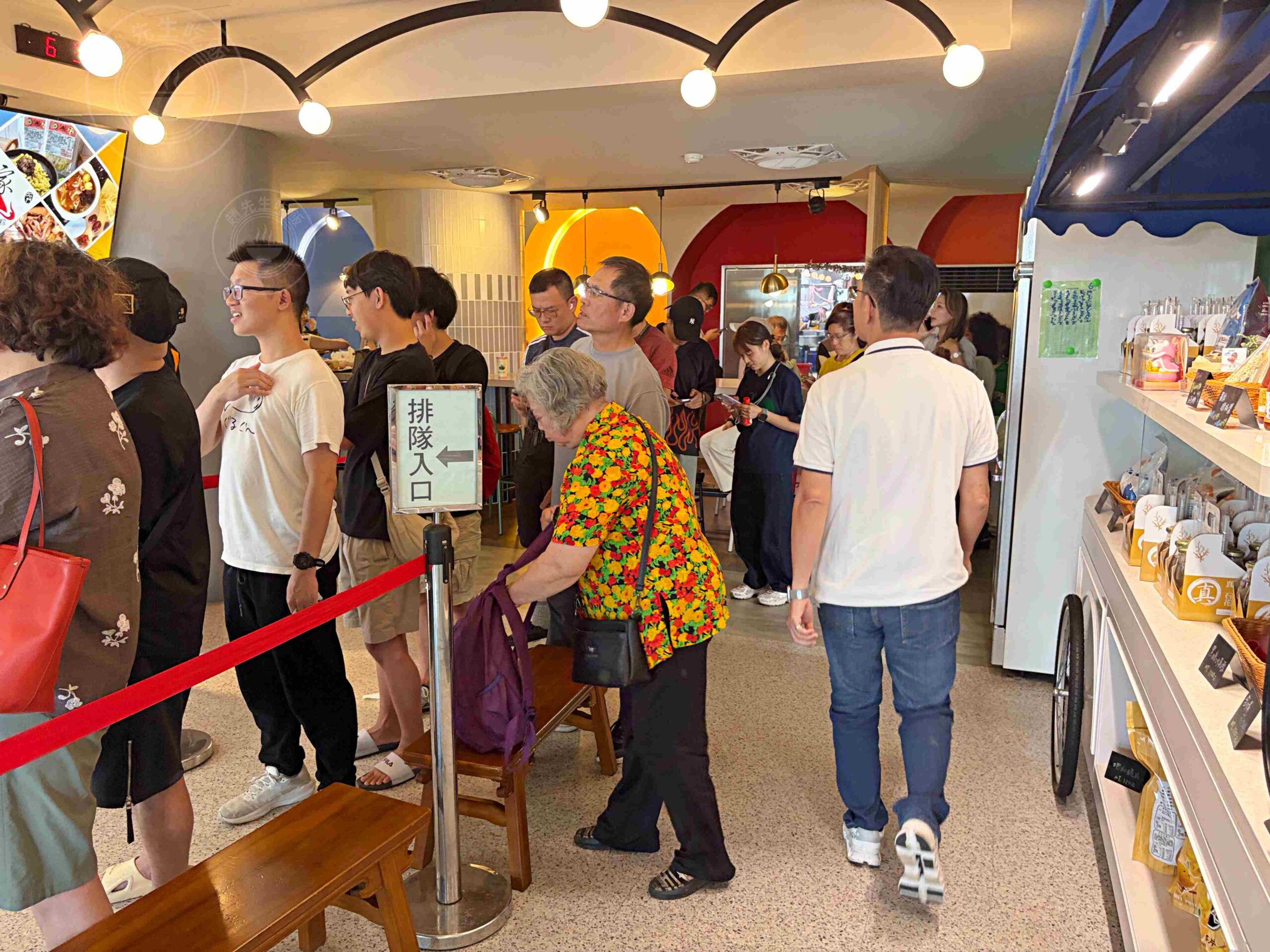 【中和美食】早安蔥油餅，四號公園旁50年老店，小吃超厚重蔥油餅加蛋、豬肉餡餅推薦(菜單) @趙先生吃飯