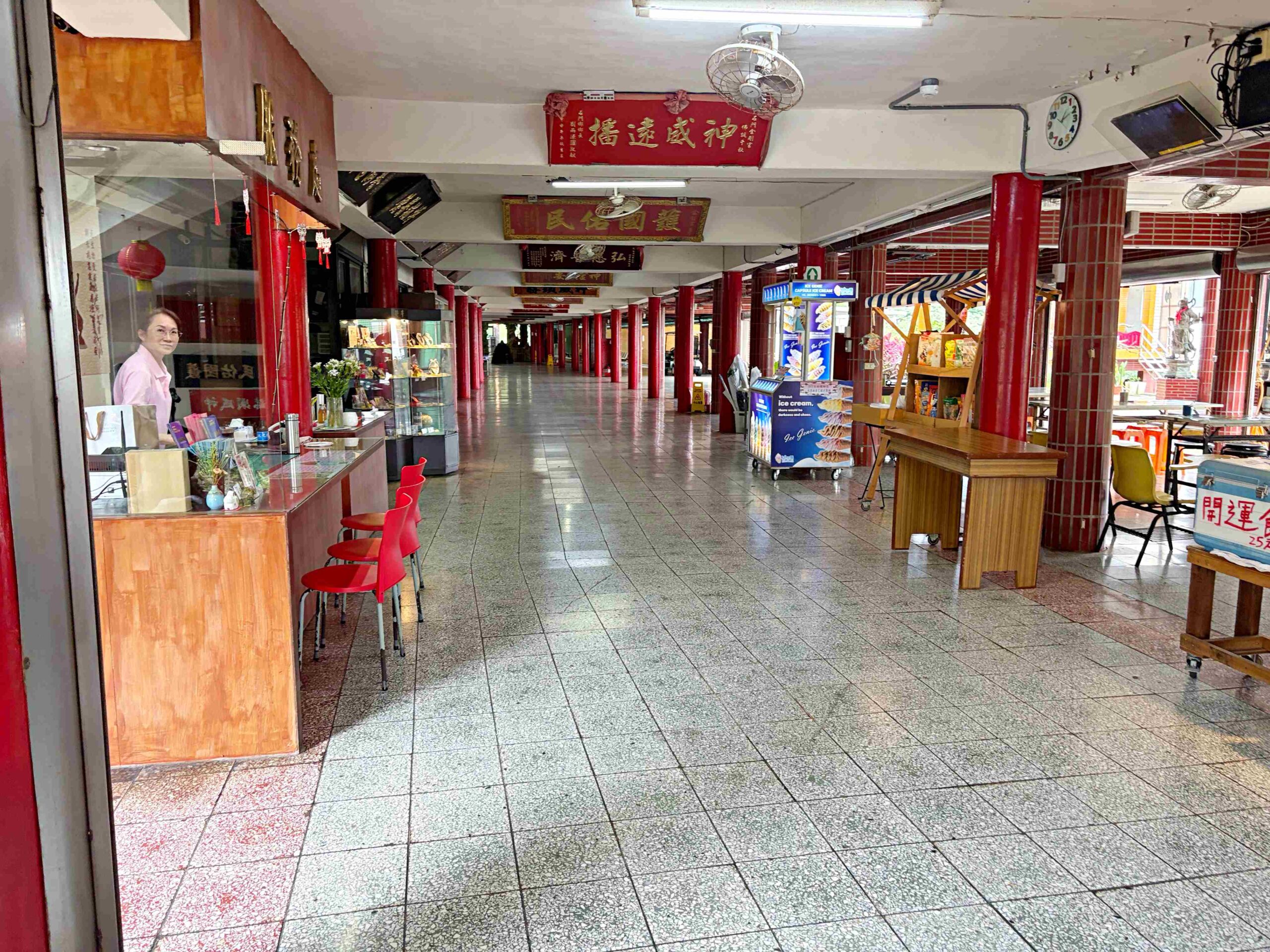 【新北石門景點】金剛宮四面佛，兩千尊佛像超壯觀，還有地獄天堂通道跟巨大臥佛推薦 @趙先生吃飯