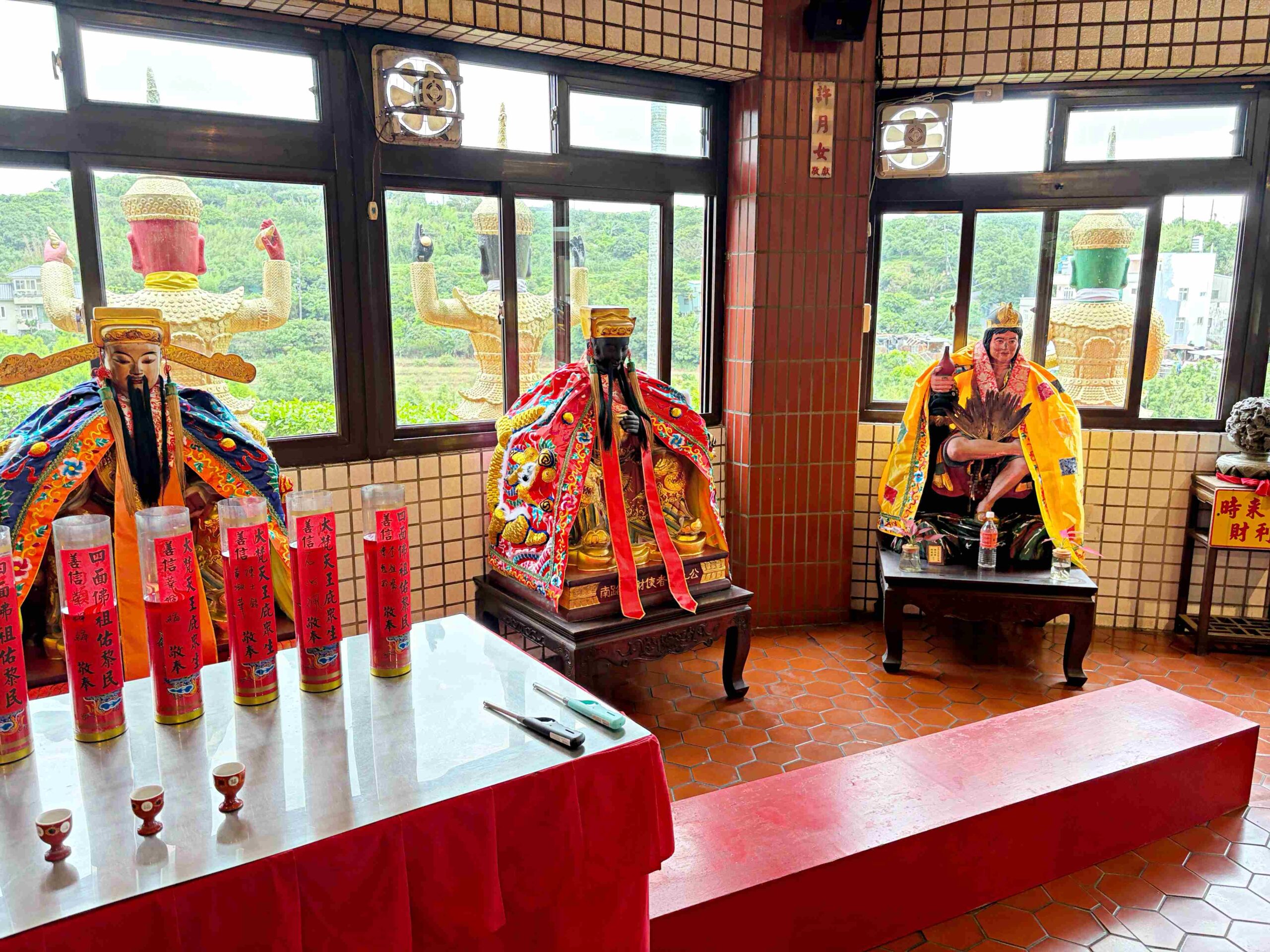 【新北石門景點】金剛宮四面佛，兩千尊佛像超壯觀，還有地獄天堂通道跟巨大臥佛推薦 @趙先生吃飯