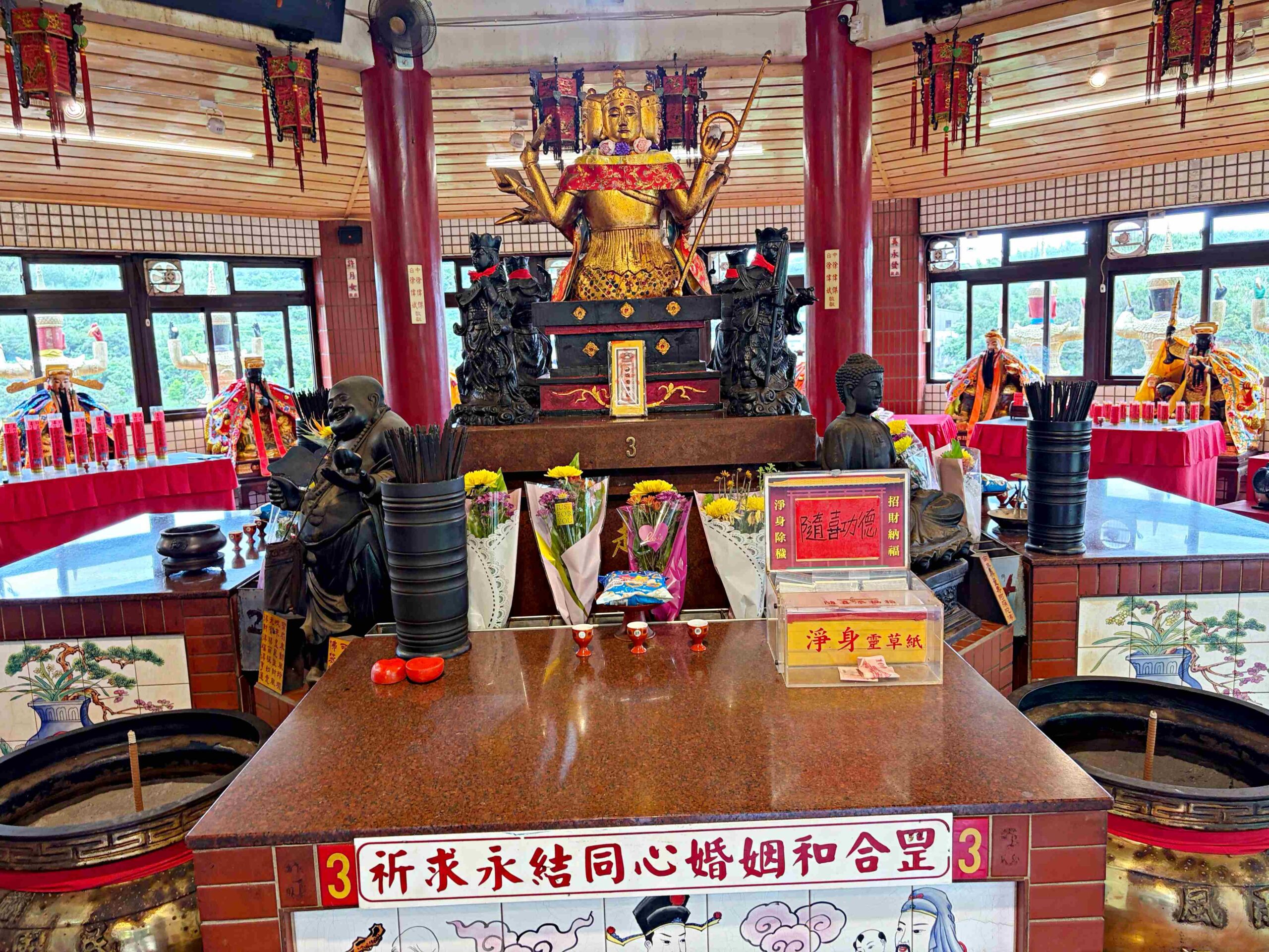 【新北石門景點】金剛宮四面佛，兩千尊佛像超壯觀，還有地獄天堂通道跟巨大臥佛推薦 @趙先生吃飯