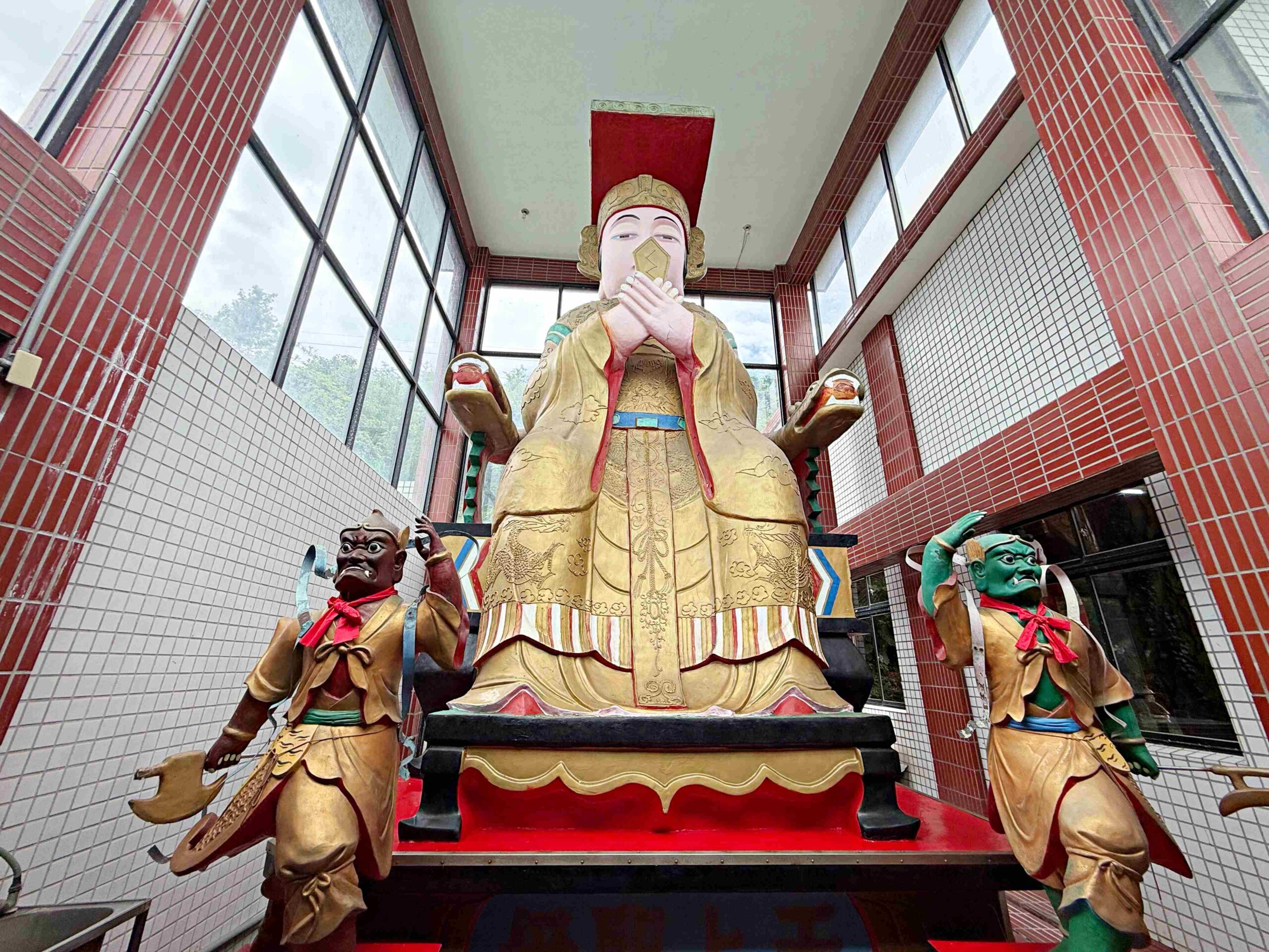 【新北石門景點】金剛宮四面佛，兩千尊佛像超壯觀，還有地獄天堂通道跟巨大臥佛推薦 @趙先生吃飯