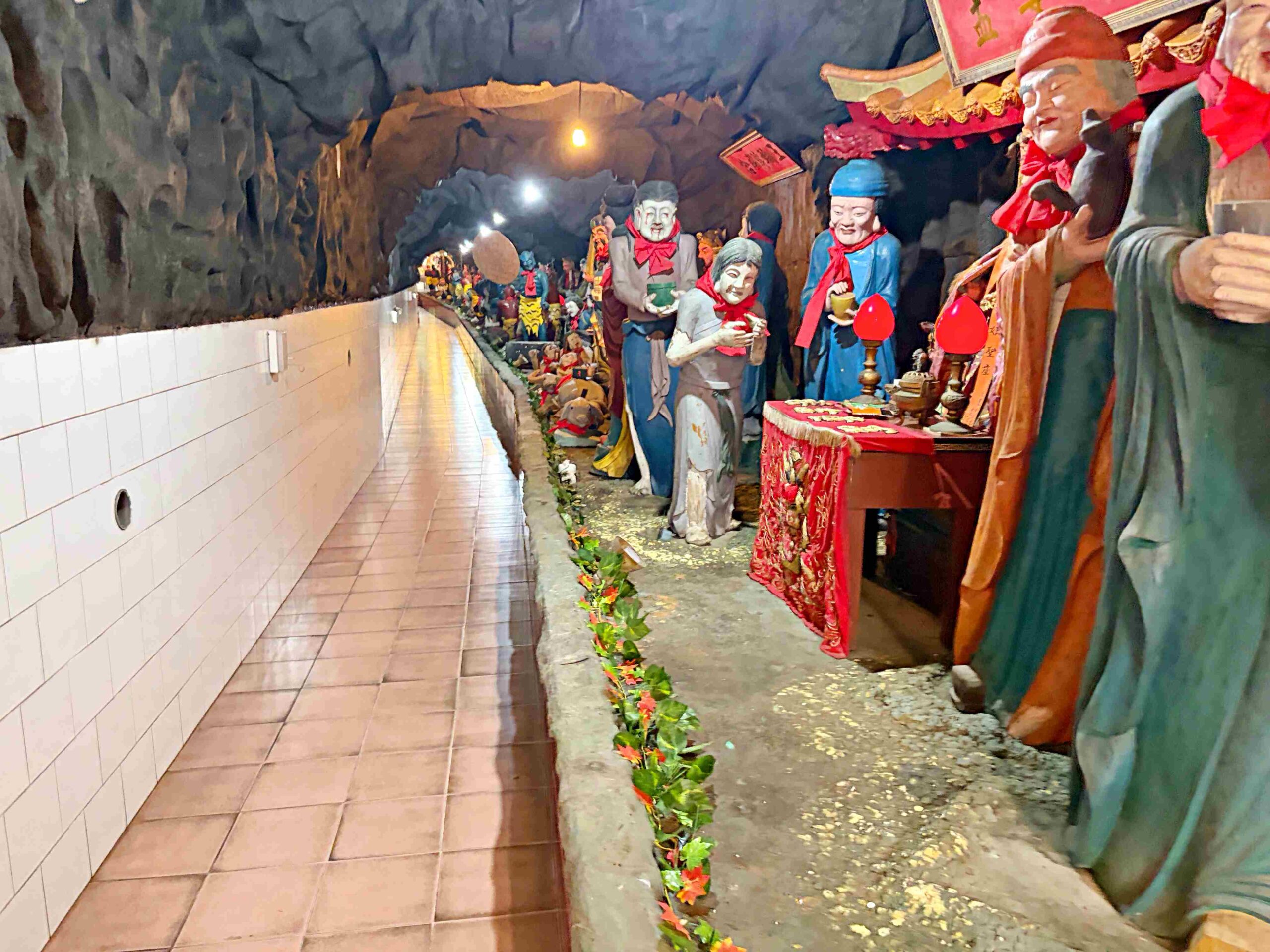 【新北石門景點】金剛宮四面佛，兩千尊佛像超壯觀，還有地獄天堂通道跟巨大臥佛推薦 @趙先生吃飯