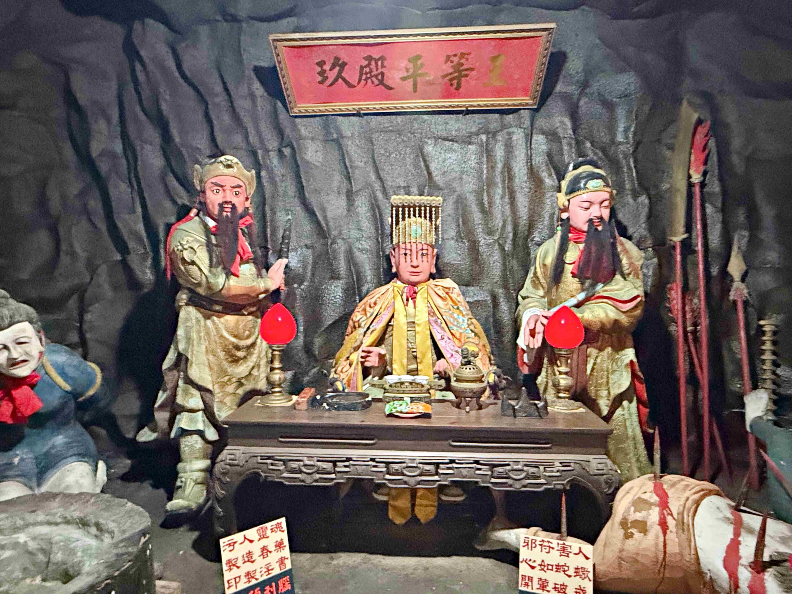 【新北石門景點】金剛宮四面佛，兩千尊佛像超壯觀，還有地獄天堂通道跟巨大臥佛推薦 @趙先生吃飯