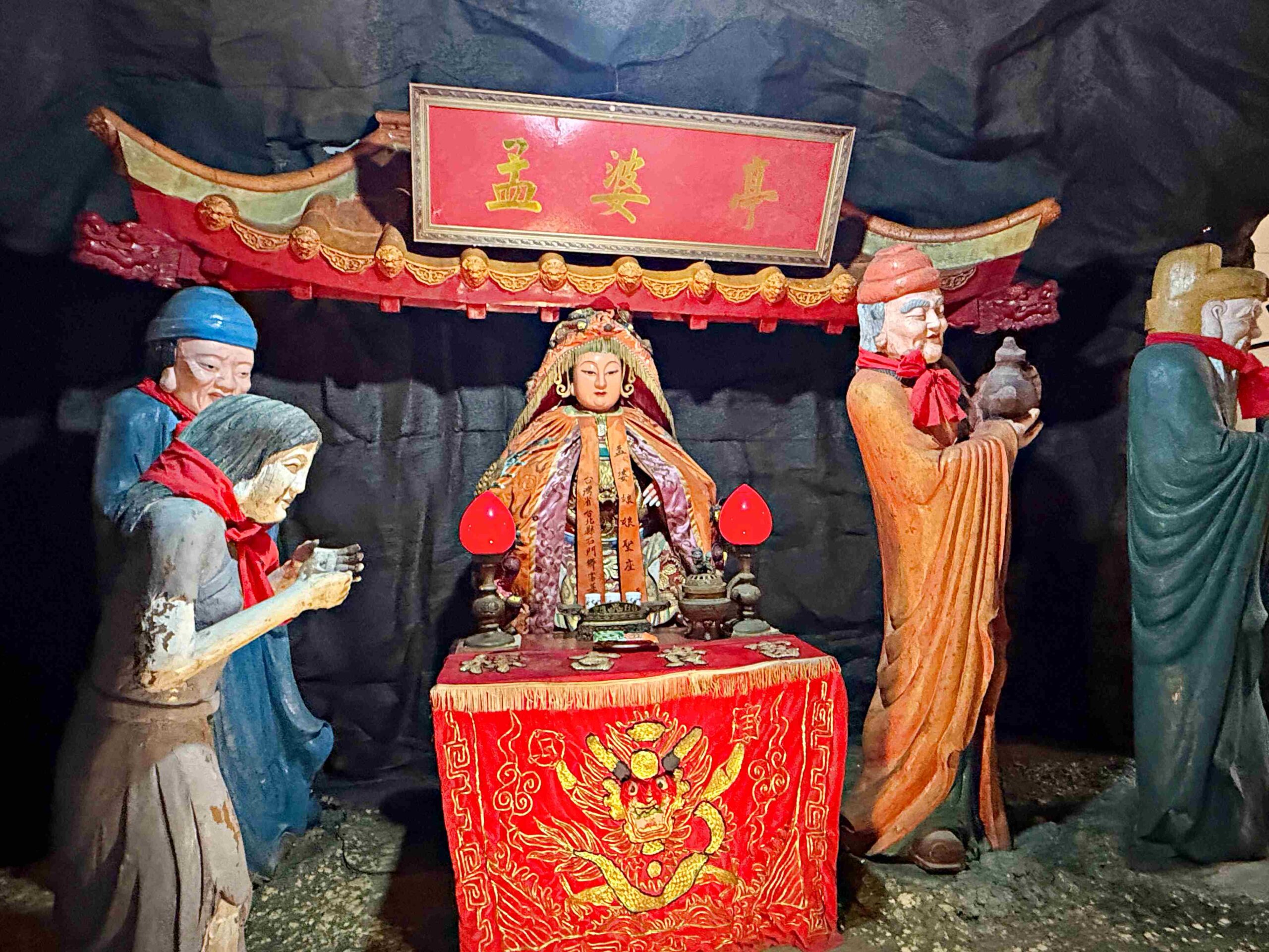 【新北石門景點】金剛宮四面佛，兩千尊佛像超壯觀，還有地獄天堂通道跟巨大臥佛推薦 @趙先生吃飯