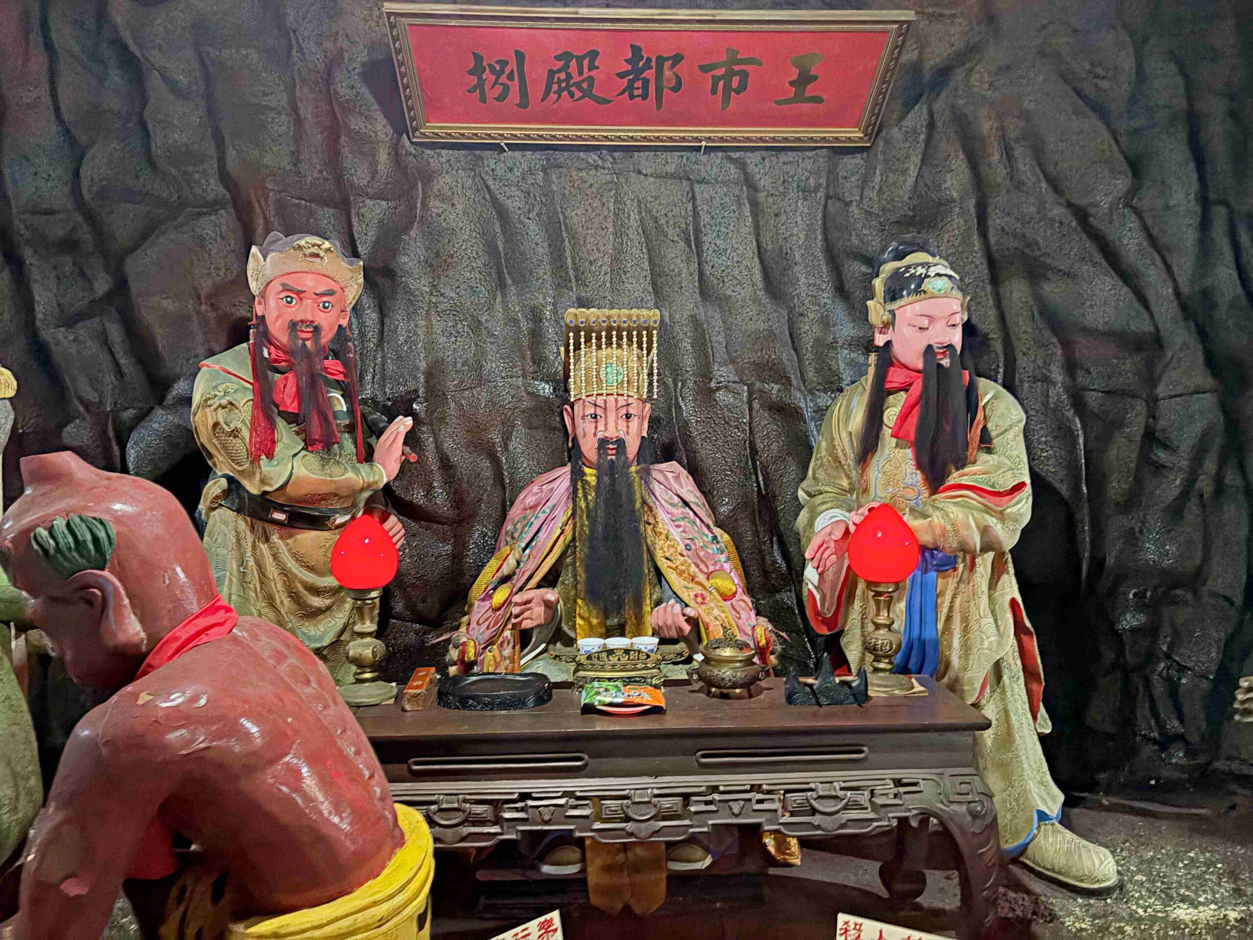 【新北石門景點】金剛宮四面佛，兩千尊佛像超壯觀，還有地獄天堂通道跟巨大臥佛推薦 @趙先生吃飯