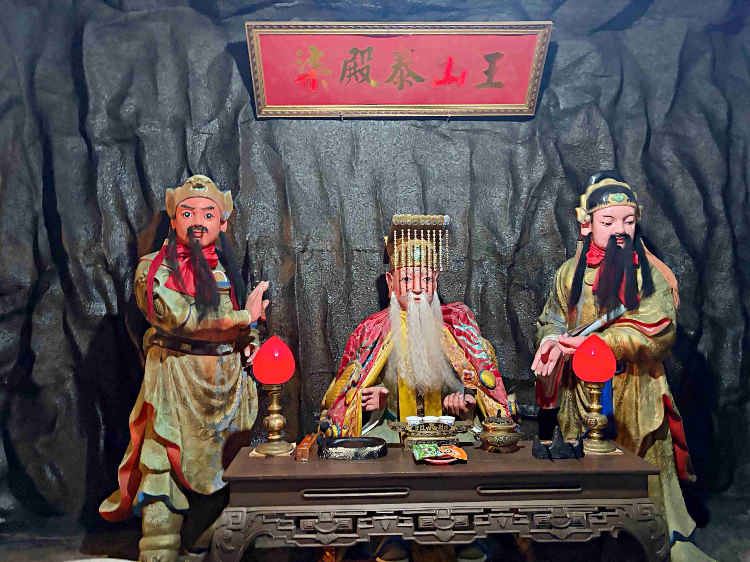 【新北石門景點】金剛宮四面佛，兩千尊佛像超壯觀，還有地獄天堂通道跟巨大臥佛推薦 @趙先生吃飯