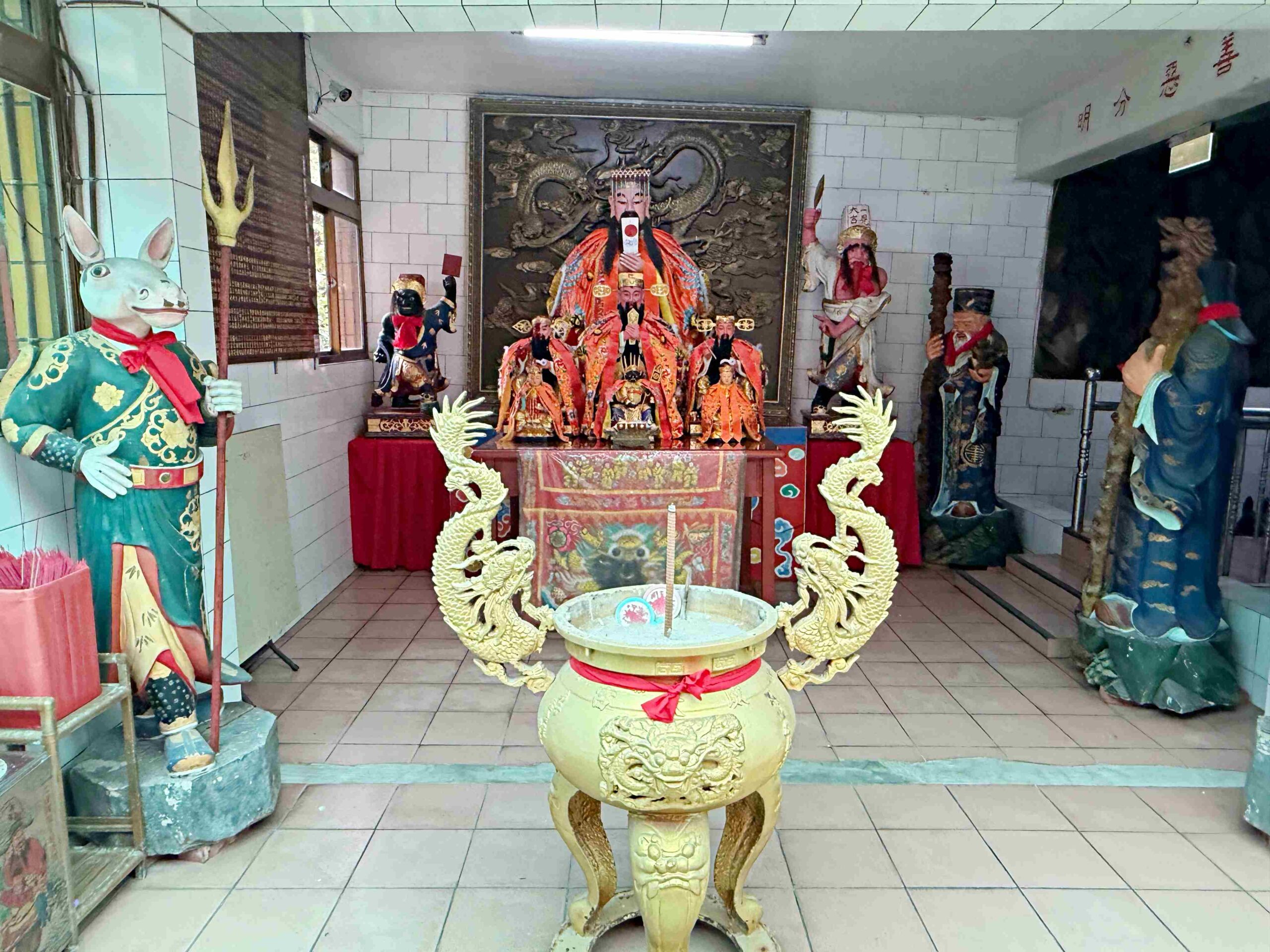 【新北石門景點】金剛宮四面佛，兩千尊佛像超壯觀，還有地獄天堂通道跟巨大臥佛推薦 @趙先生吃飯