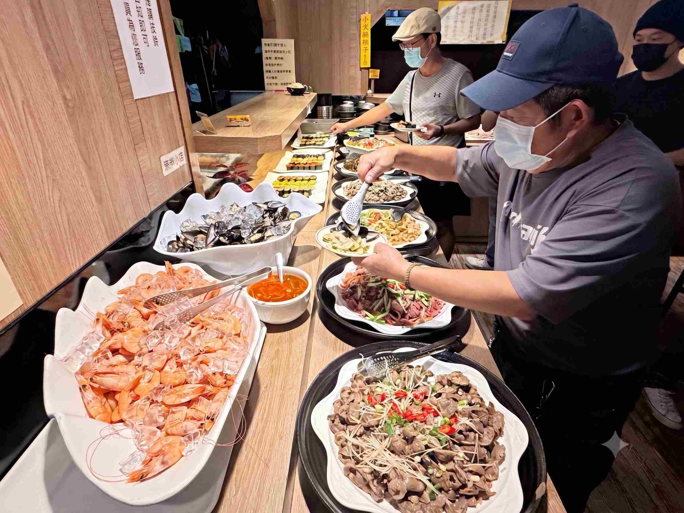 便宜牛排自助餐吃到飽，拜託餓一點再來，快要百種料理吃到飽真狂 @趙先生吃飯