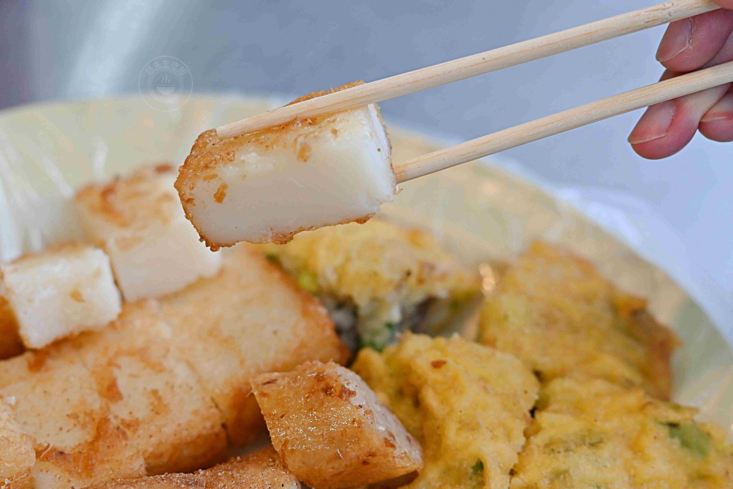 【新莊美食】布袋港蚵嗲，在地人氣現點現炸小吃，四維黃昏市場銅板老店推薦(菜單) @趙先生吃飯