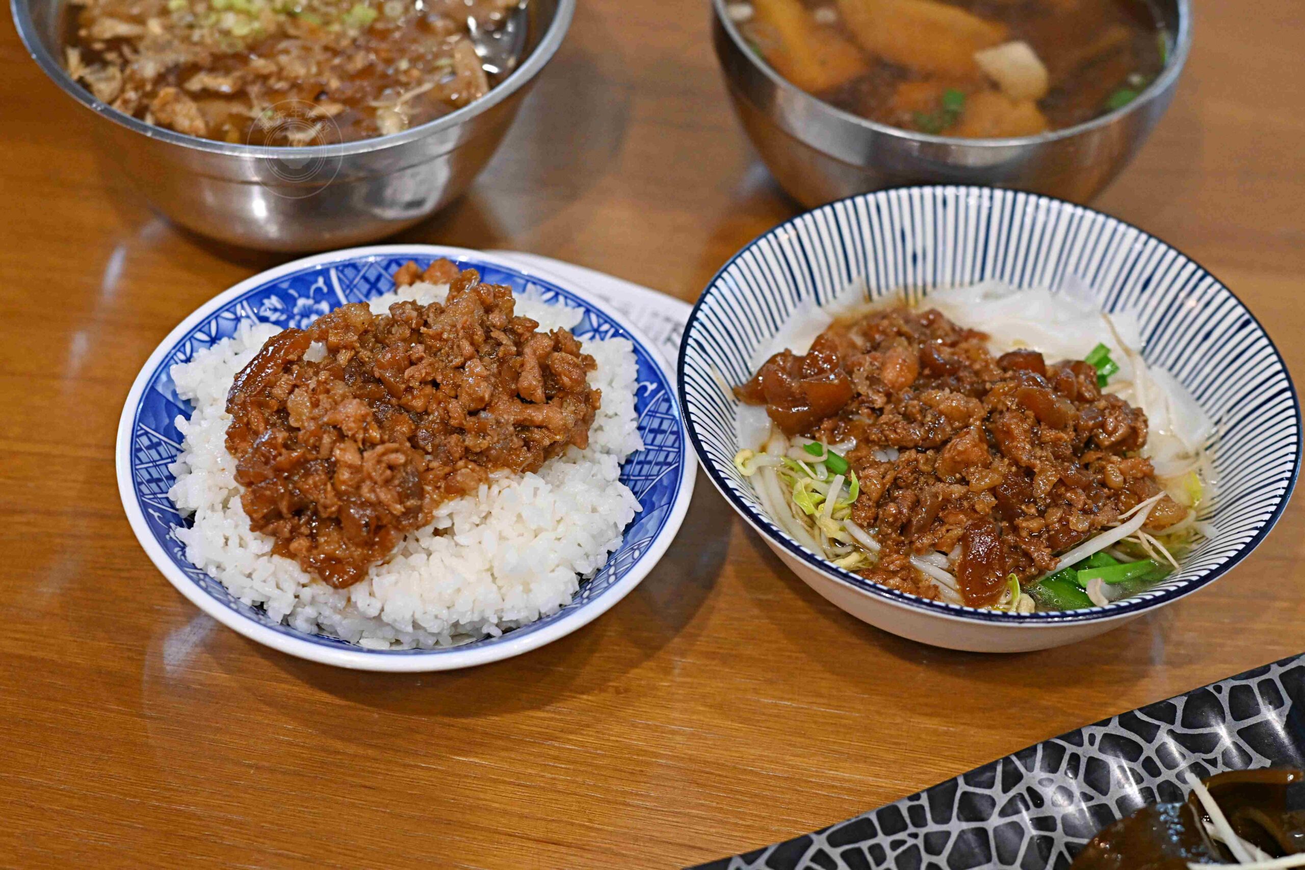 【宜蘭美食】三民大飯店，一天只開五個小時的排隊小吃，推薦滷味、肉羹麵(菜單) @趙先生吃飯