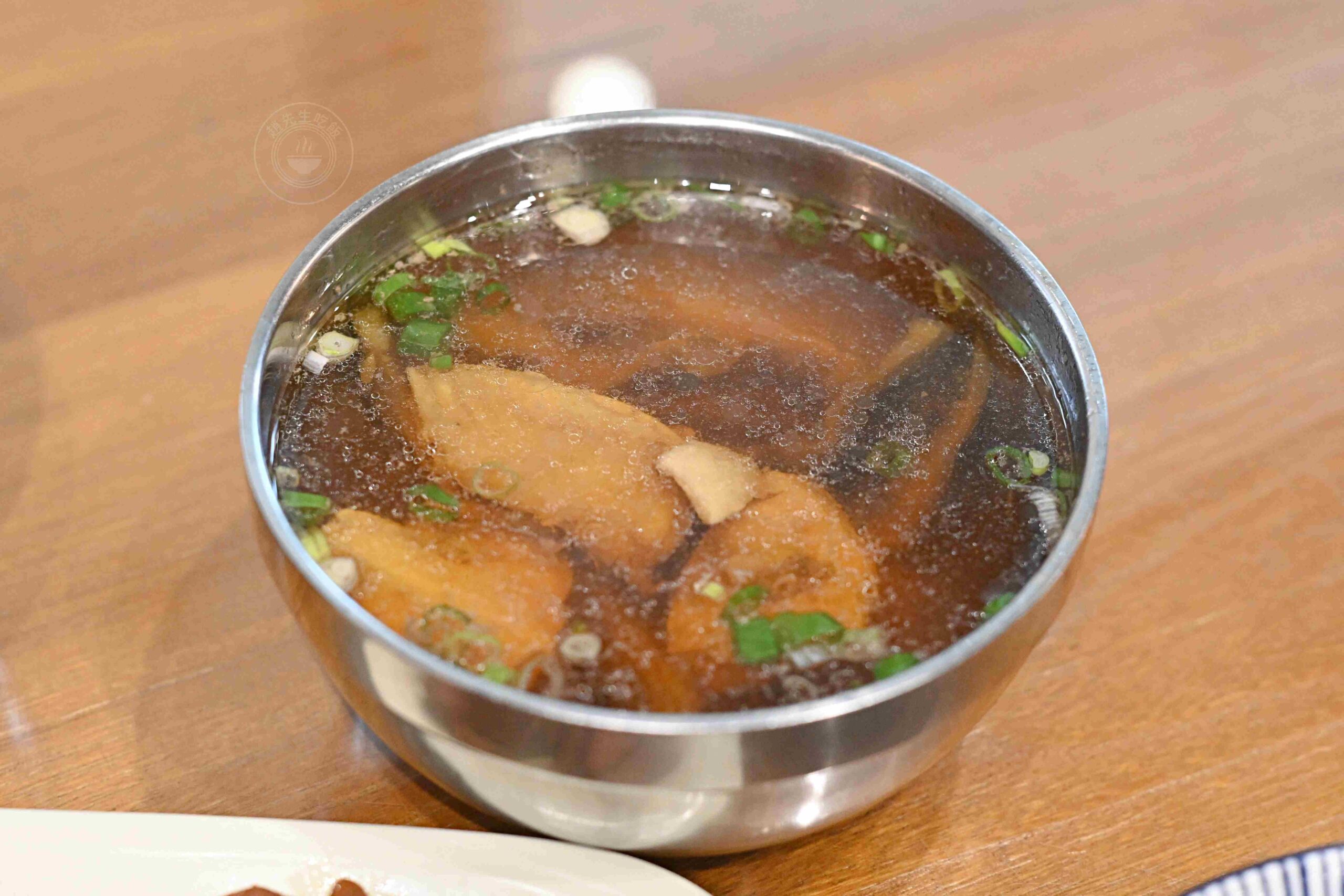 【宜蘭美食】三民大飯店，一天只開五個小時的排隊小吃，推薦滷味、肉羹麵(菜單) @趙先生吃飯