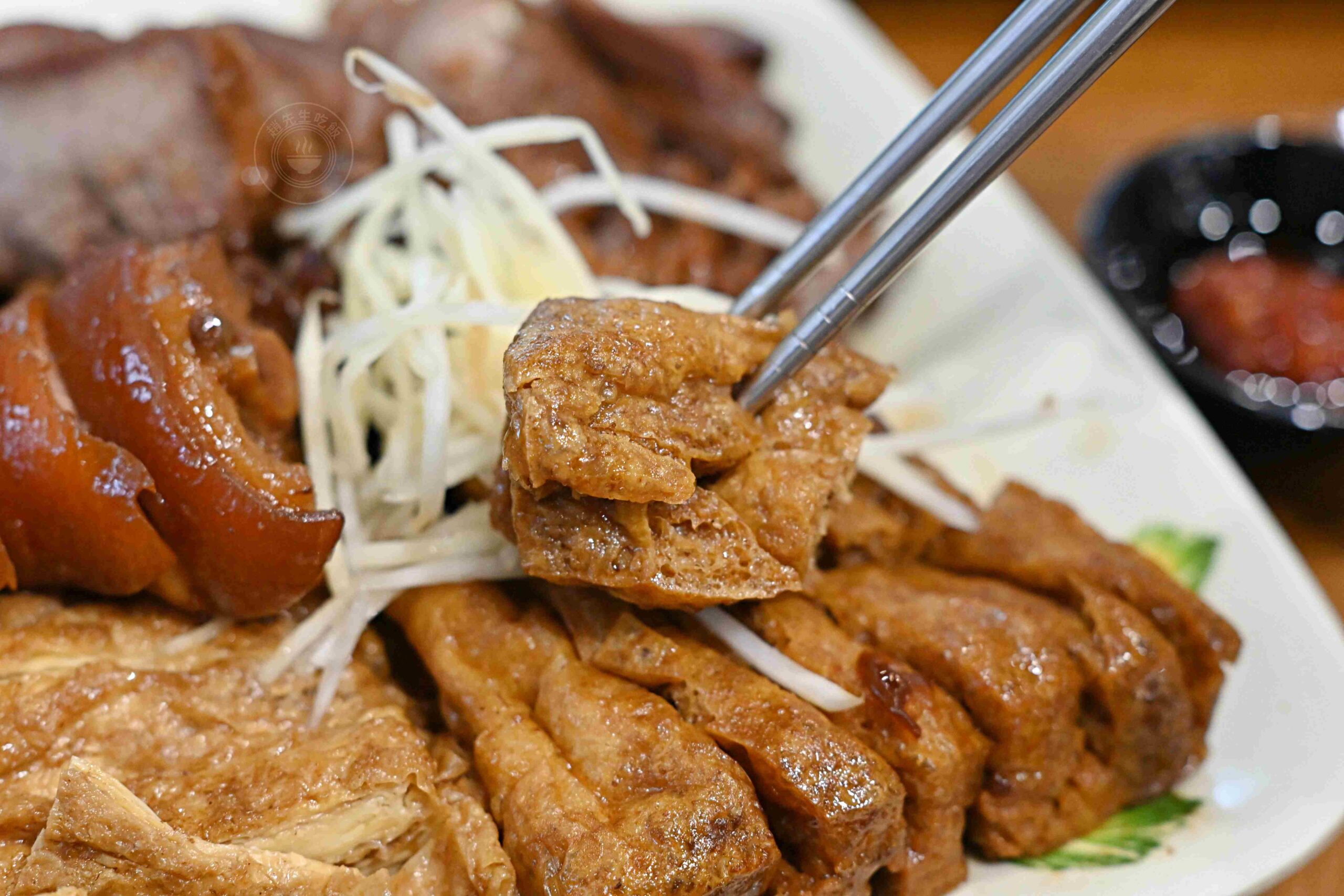 【宜蘭美食】三民大飯店，一天只開五個小時的排隊小吃，推薦滷味、肉羹麵(菜單) @趙先生吃飯