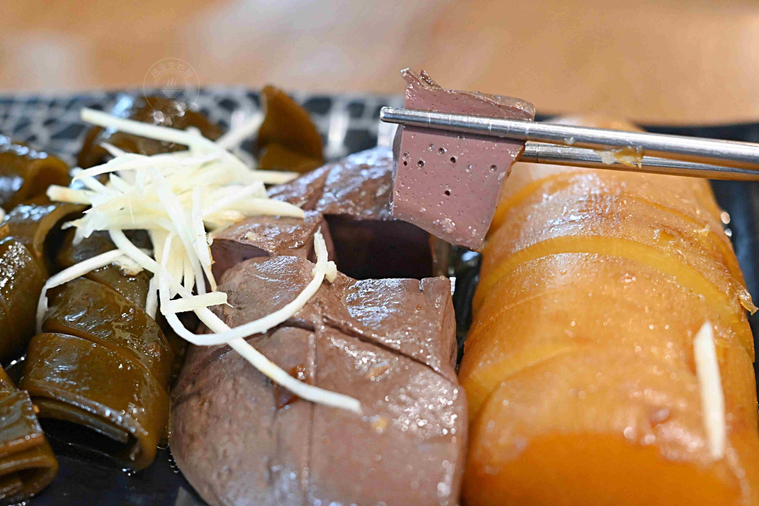 【宜蘭美食】三民大飯店，一天只開五個小時的排隊小吃，推薦滷味、肉羹麵(菜單) @趙先生吃飯