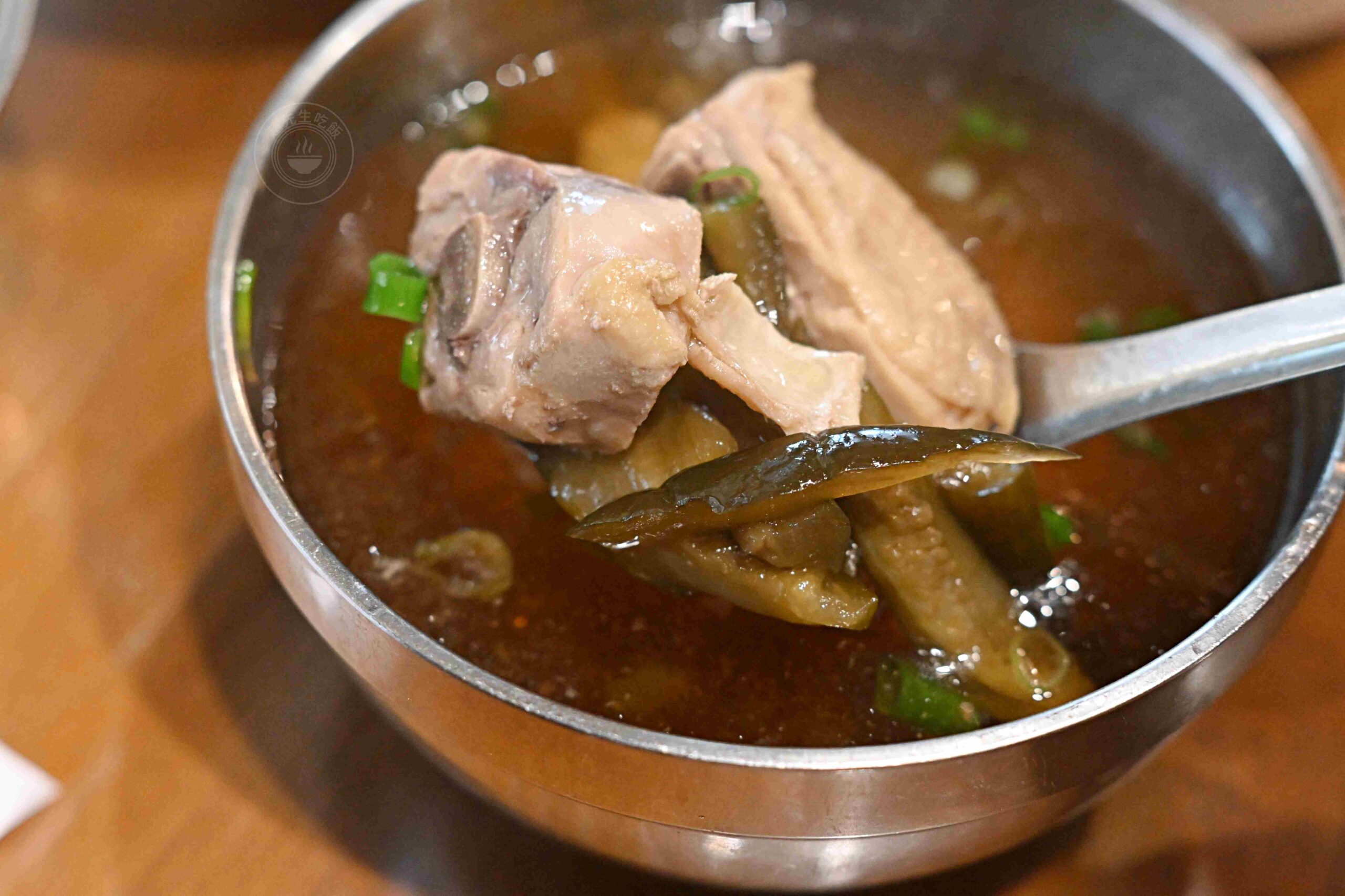 【宜蘭美食】三民大飯店，一天只開五個小時的排隊小吃，推薦滷味、肉羹麵(菜單) @趙先生吃飯
