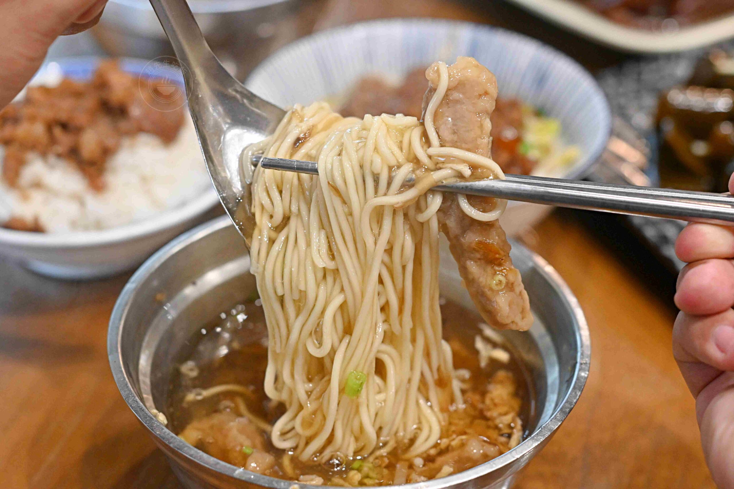 【宜蘭美食】三民大飯店，一天只開五個小時的排隊小吃，推薦滷味、肉羹麵(菜單) @趙先生吃飯