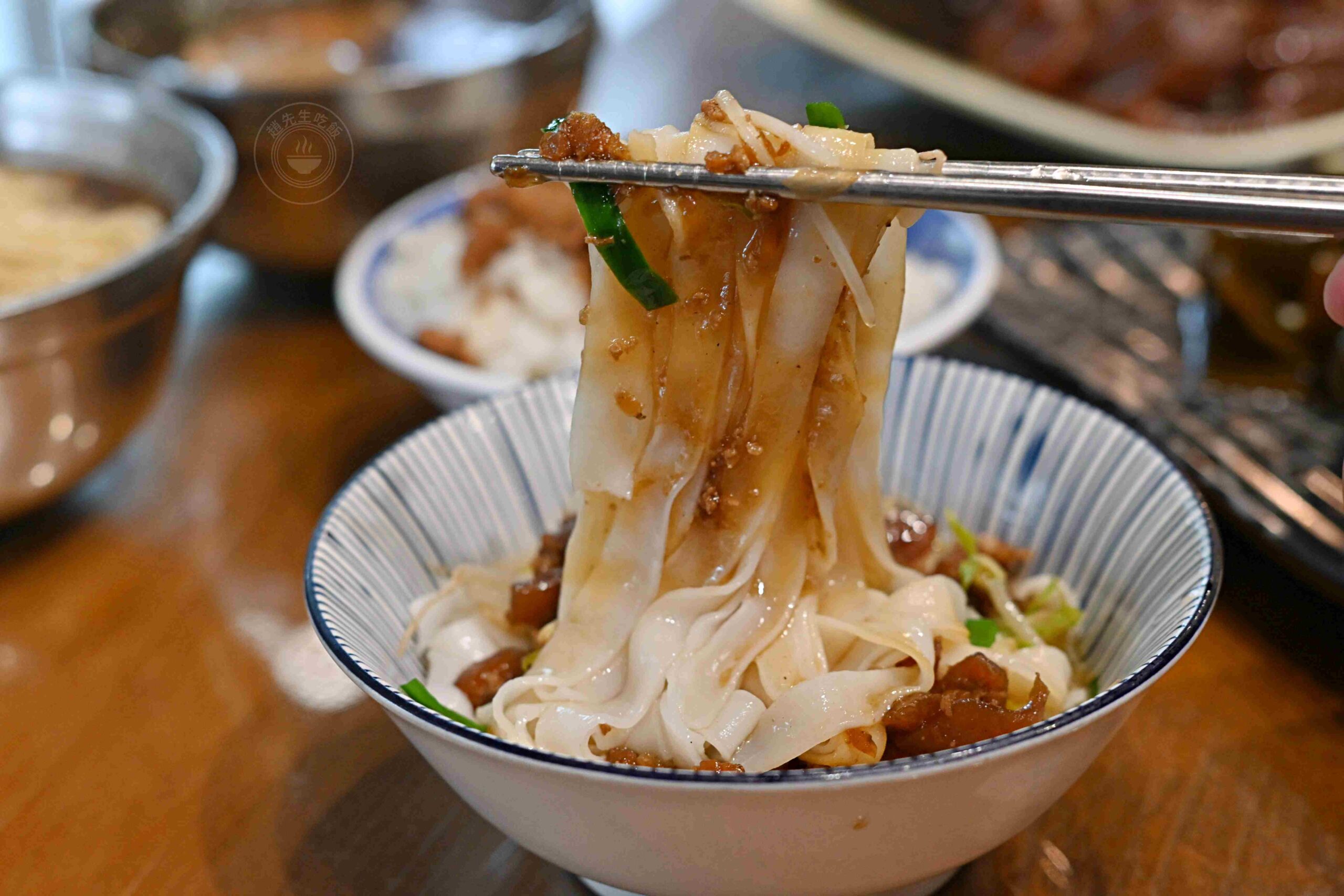 【宜蘭美食】三民大飯店，一天只開五個小時的排隊小吃，推薦滷味、肉羹麵(菜單) @趙先生吃飯