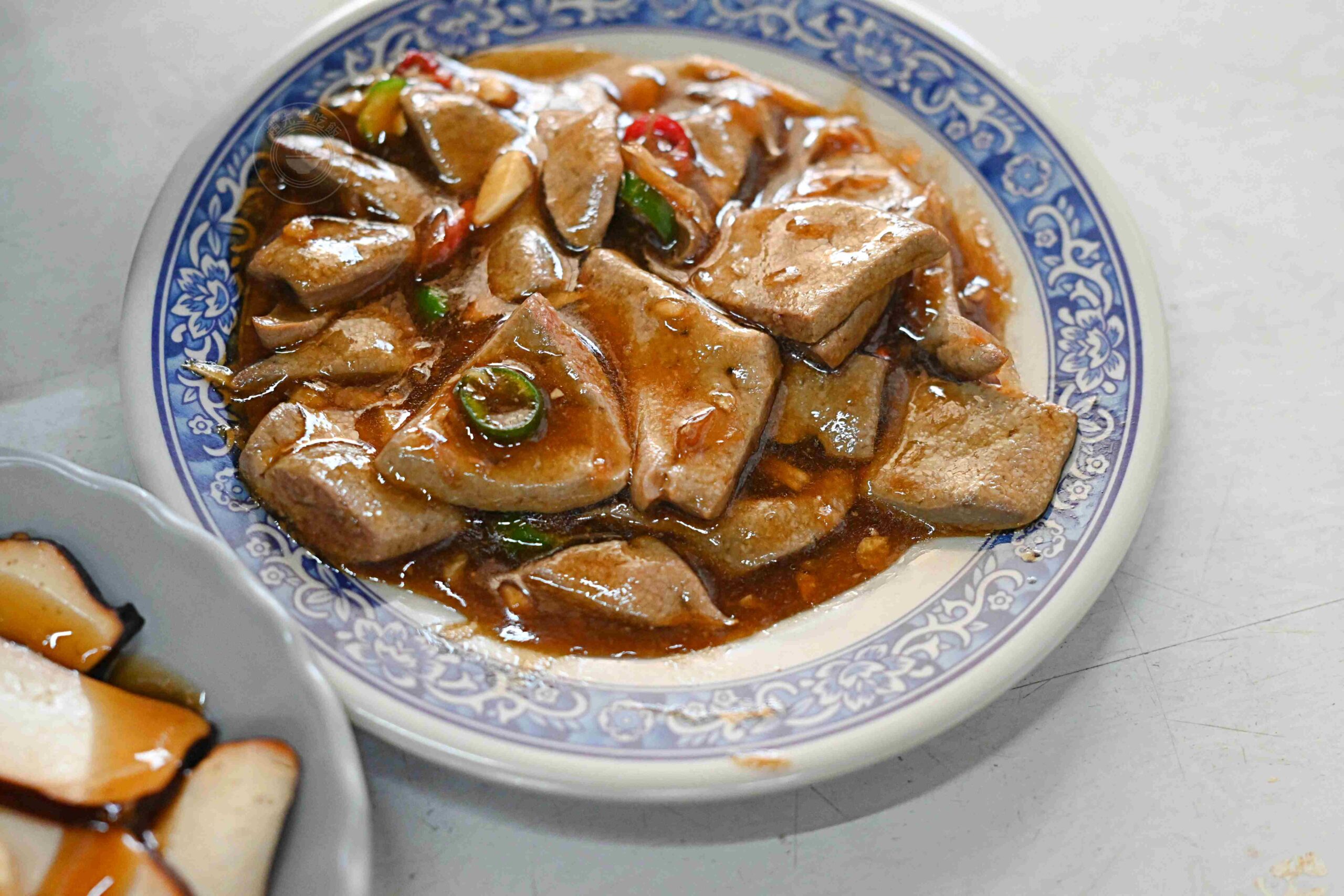 【龍潭美食】橋頭老麵店，飄香一甲子的隱藏版榨菜肉絲麵，一碗就很飽推薦(菜單) @趙先生吃飯