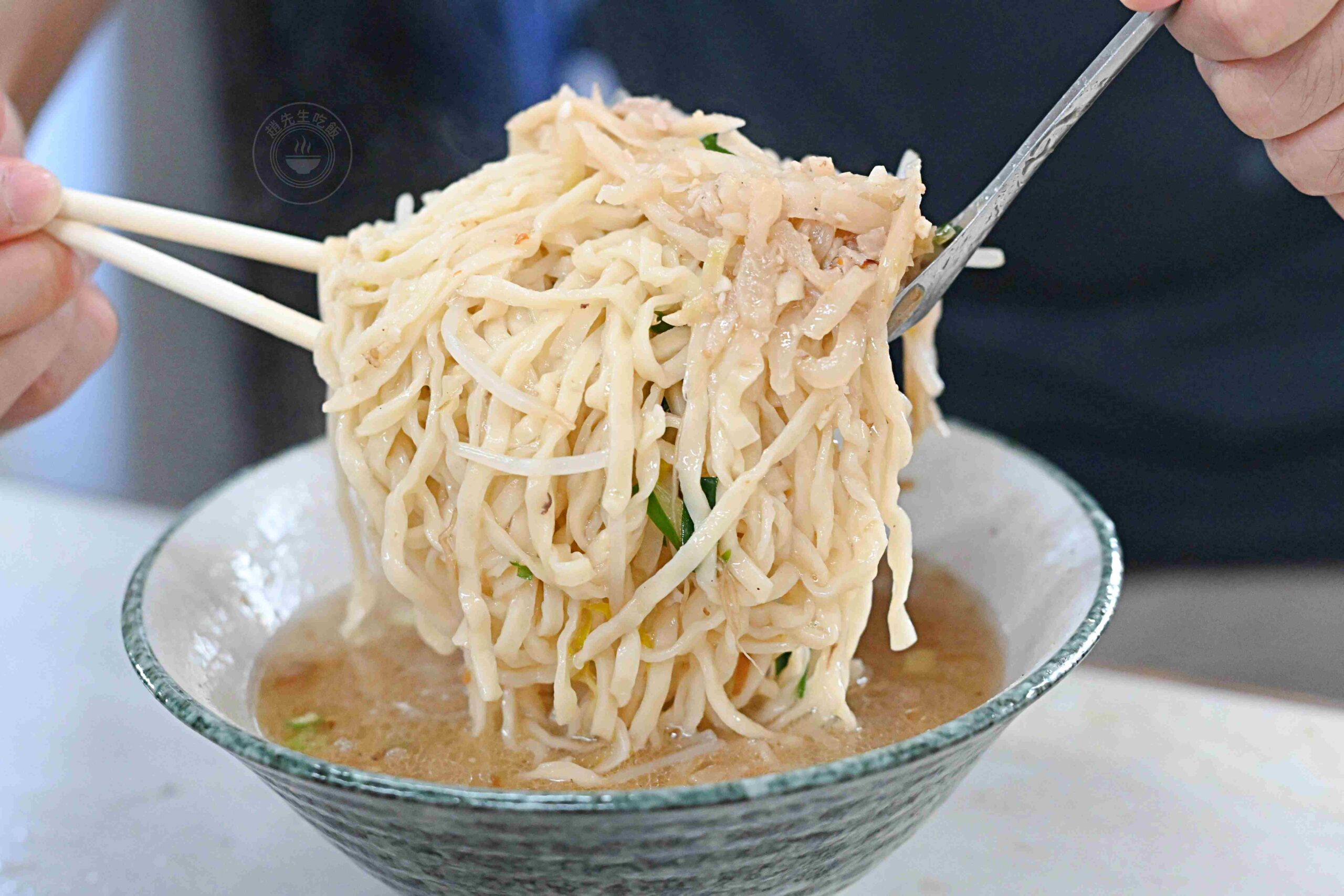 【龍潭美食】橋頭老麵店,飄香一甲子的隱藏版榨菜肉絲麵,一碗就很飽推薦(菜單) @趙先生吃飯 【龍潭美食】橋頭老麵店,飄香一甲子的隱藏版榨菜肉絲麵,一碗就很飽推薦(菜單) @趙先生吃飯